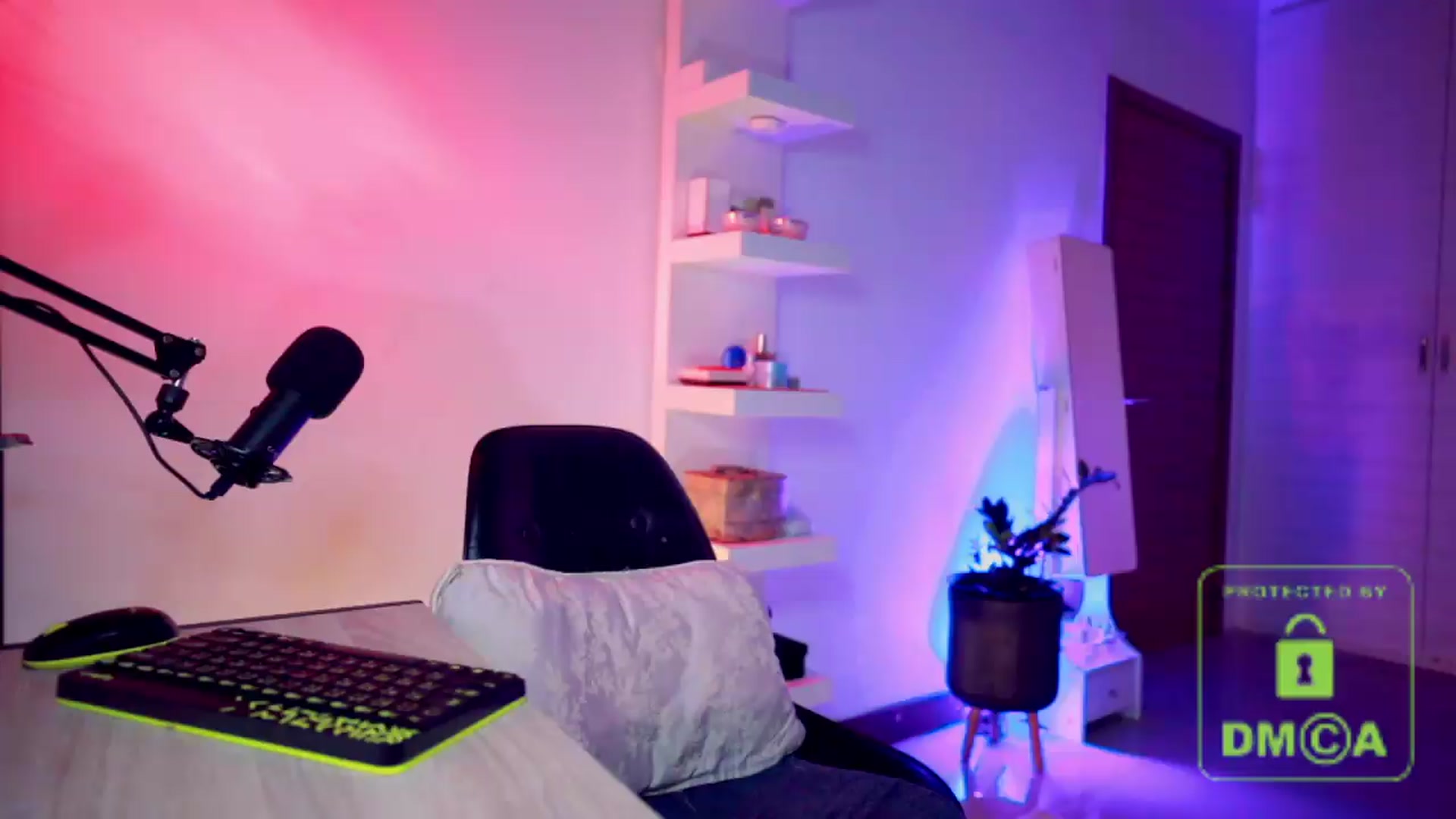 Gallery image thumbnail from AddictsQueen's myfreecams stream on, 07/19/2026, 06:36 image 18 of 20