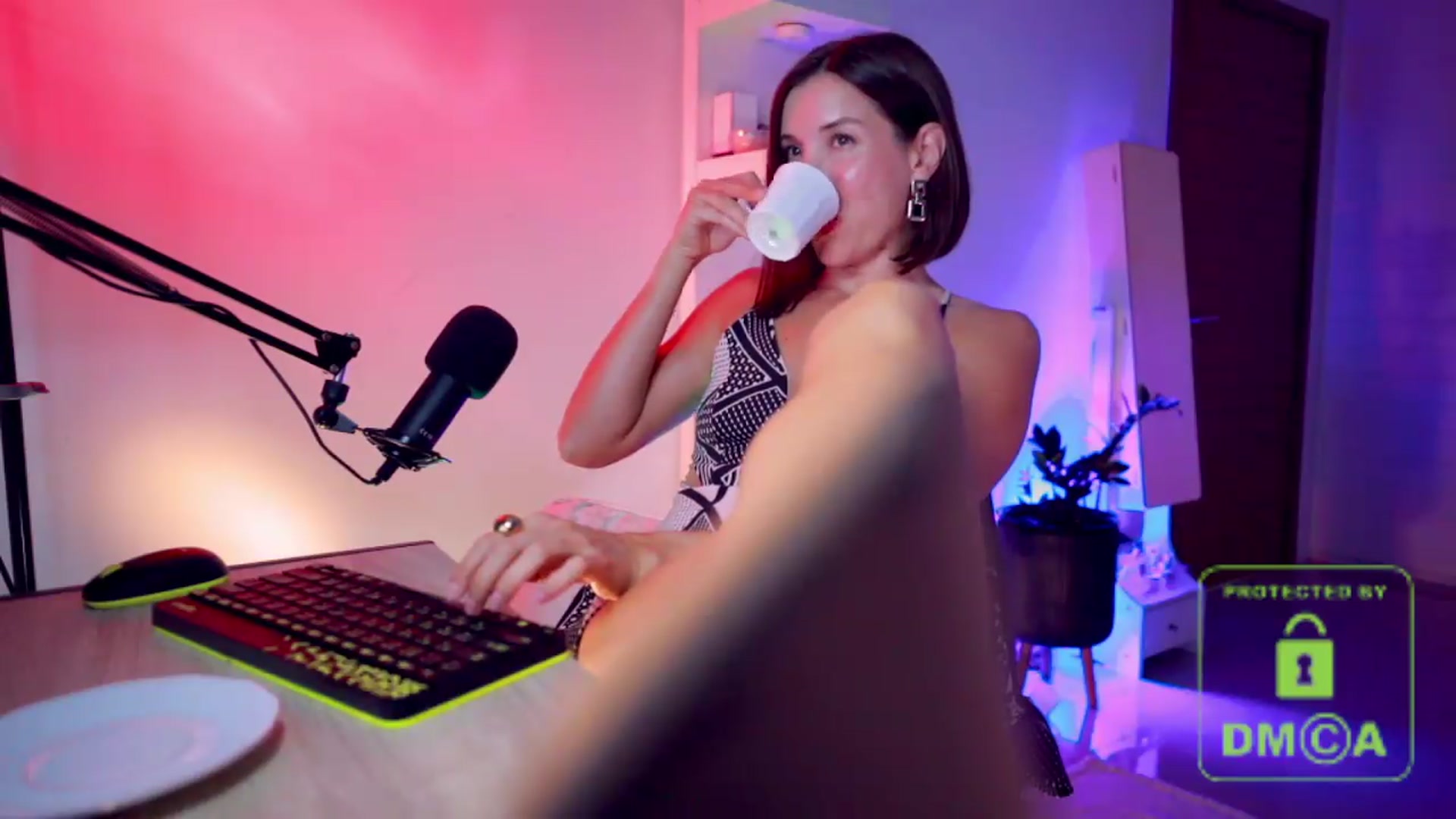 Gallery image thumbnail from AddictsQueen's myfreecams stream on, 07/23/2026, 06:52 image 12 of 20