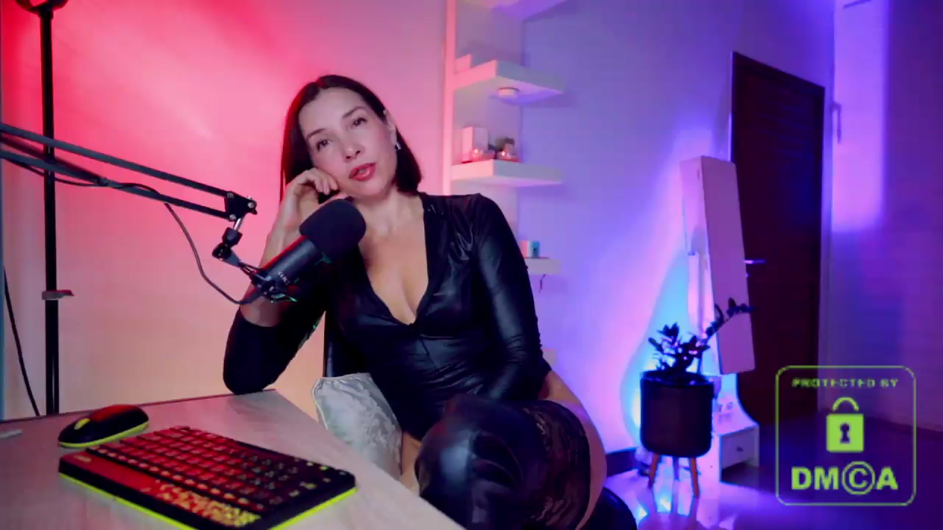 Gallery image thumbnail from AddictsQueen's myfreecams stream on, 08/10/2026, 04:35 image 18 of 20