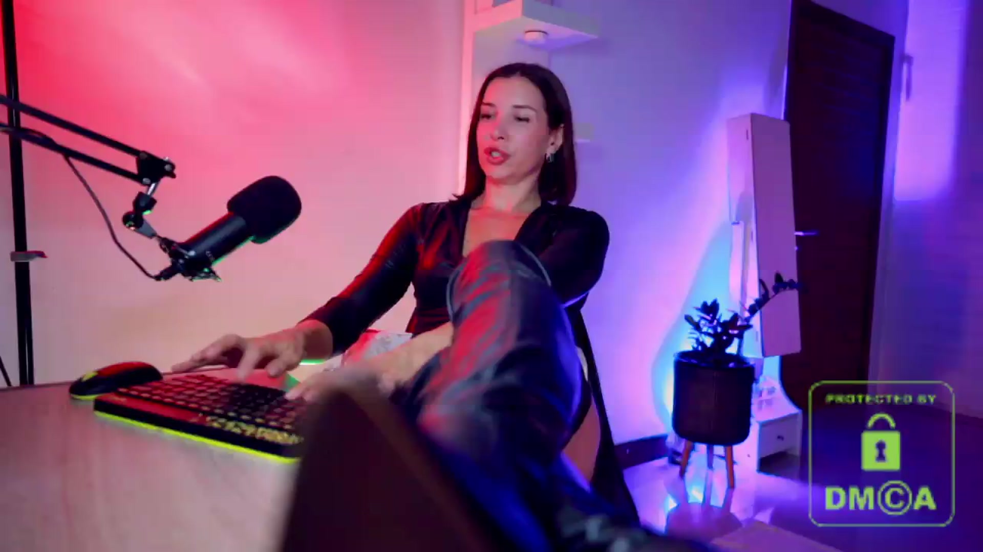 Gallery image thumbnail from AddictsQueen's myfreecams stream on, 08/10/2026, 05:42 image 6 of 20