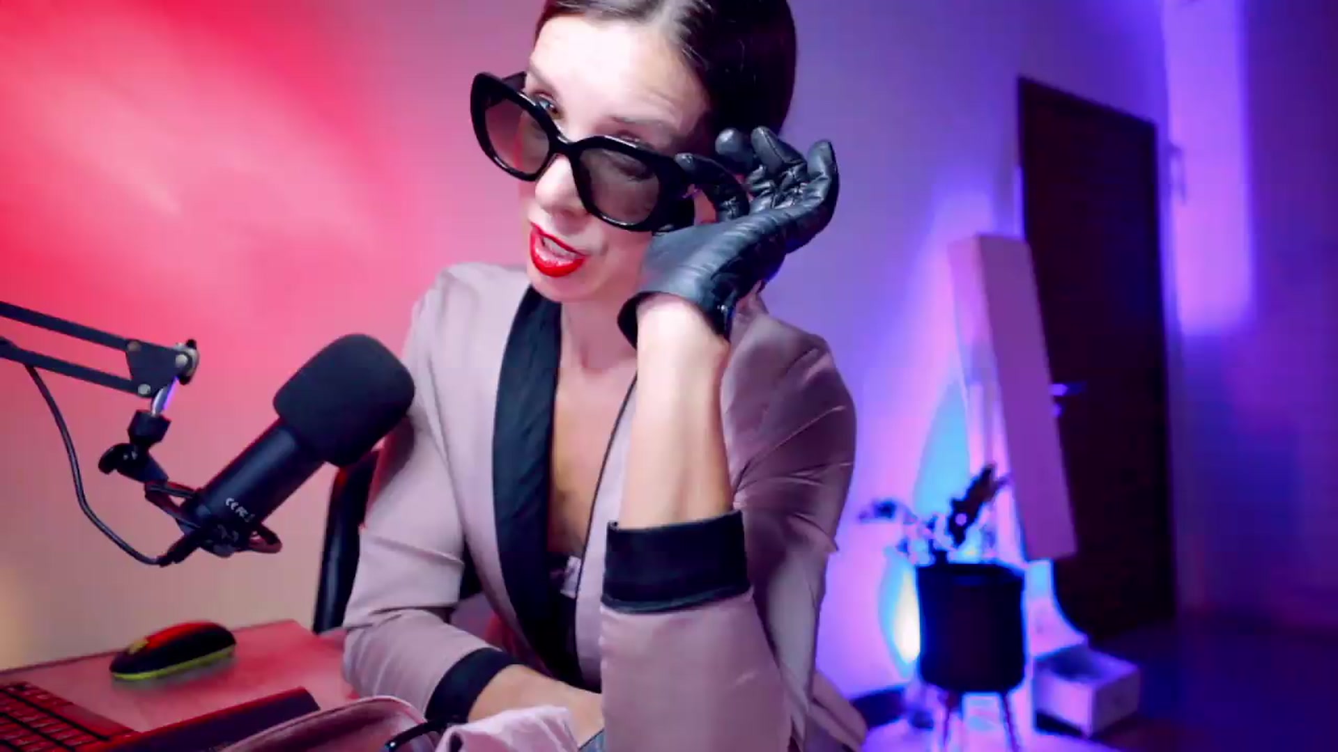 Gallery image thumbnail from AddictsQueen's myfreecams stream on, 08/16/2026, 13:42 image 11 of 20