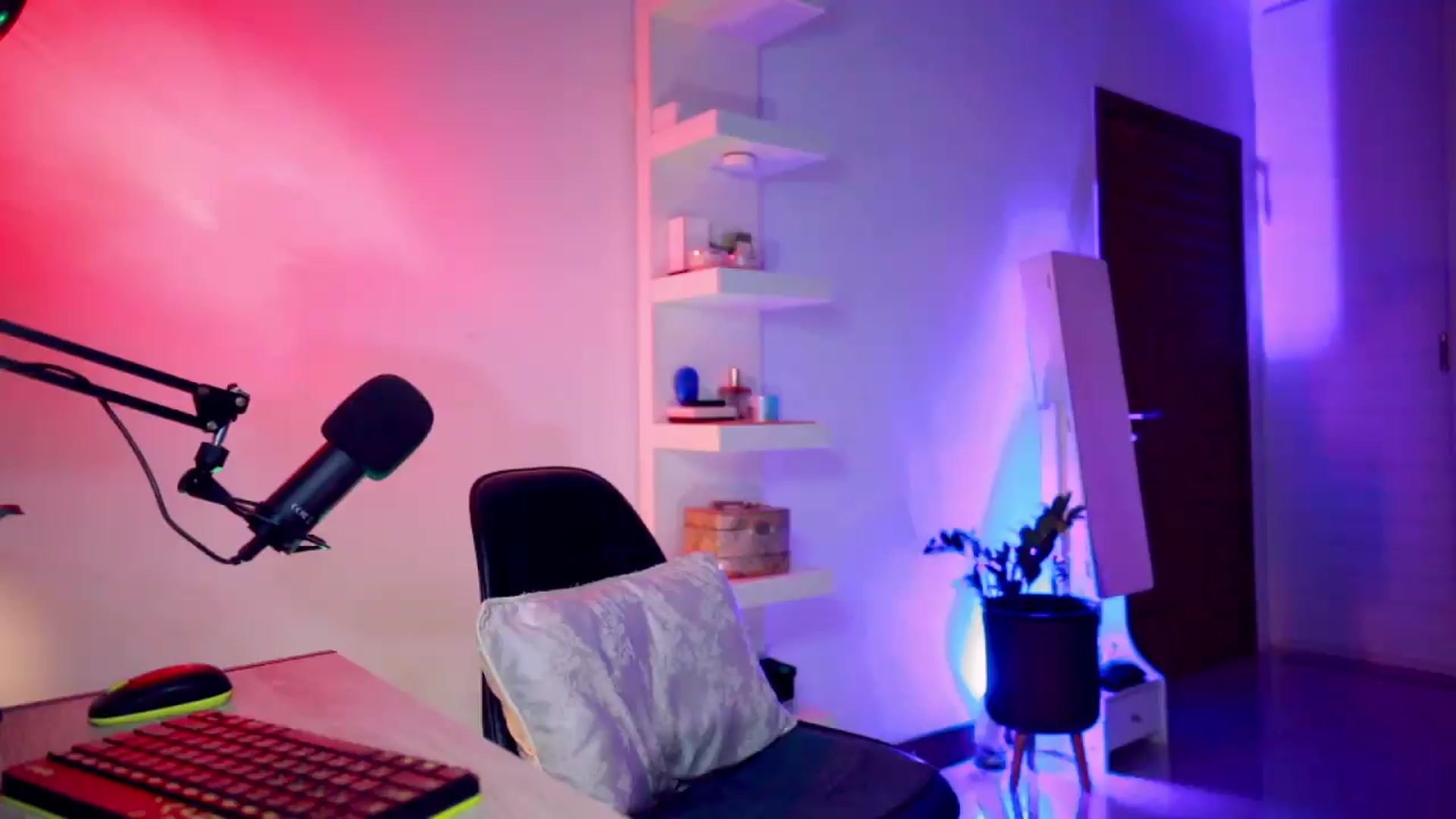 Gallery image thumbnail from AddictsQueen's myfreecams stream on, 08/16/2026, 13:42 image 14 of 20