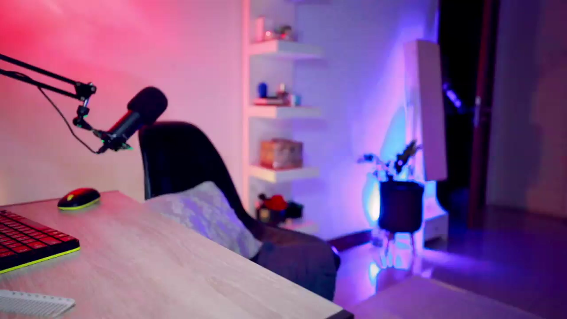 Gallery image thumbnail from AddictsQueen's myfreecams stream on, 08/16/2026, 13:42 image 10 of 20
