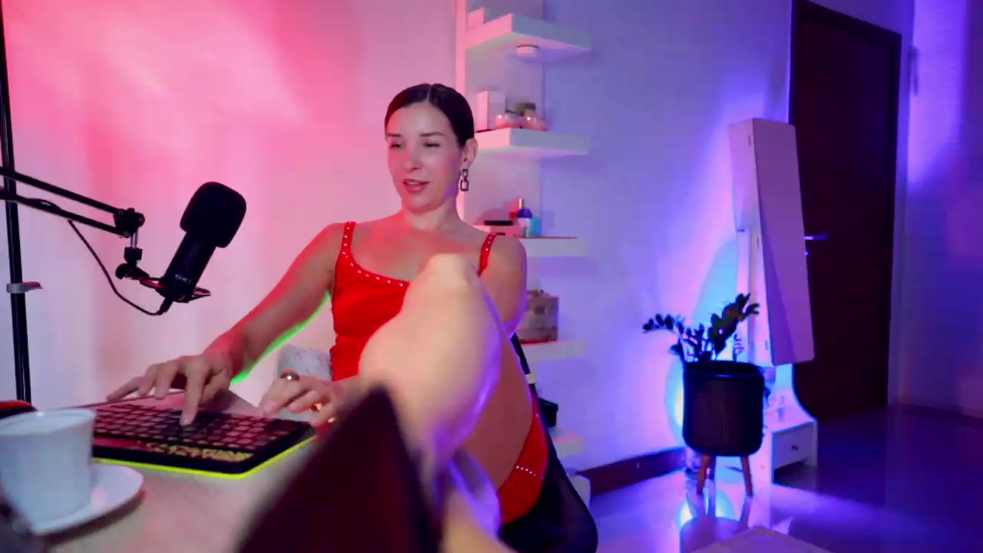 Gallery image thumbnail from AddictsQueen's myfreecams stream on, 08/20/2026, 05:36 image 2 of 20