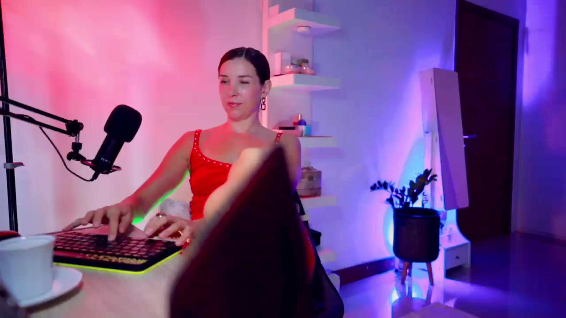 Gallery image thumbnail from AddictsQueen's myfreecams stream on, 08/20/2026, 05:36 image 3 of 20