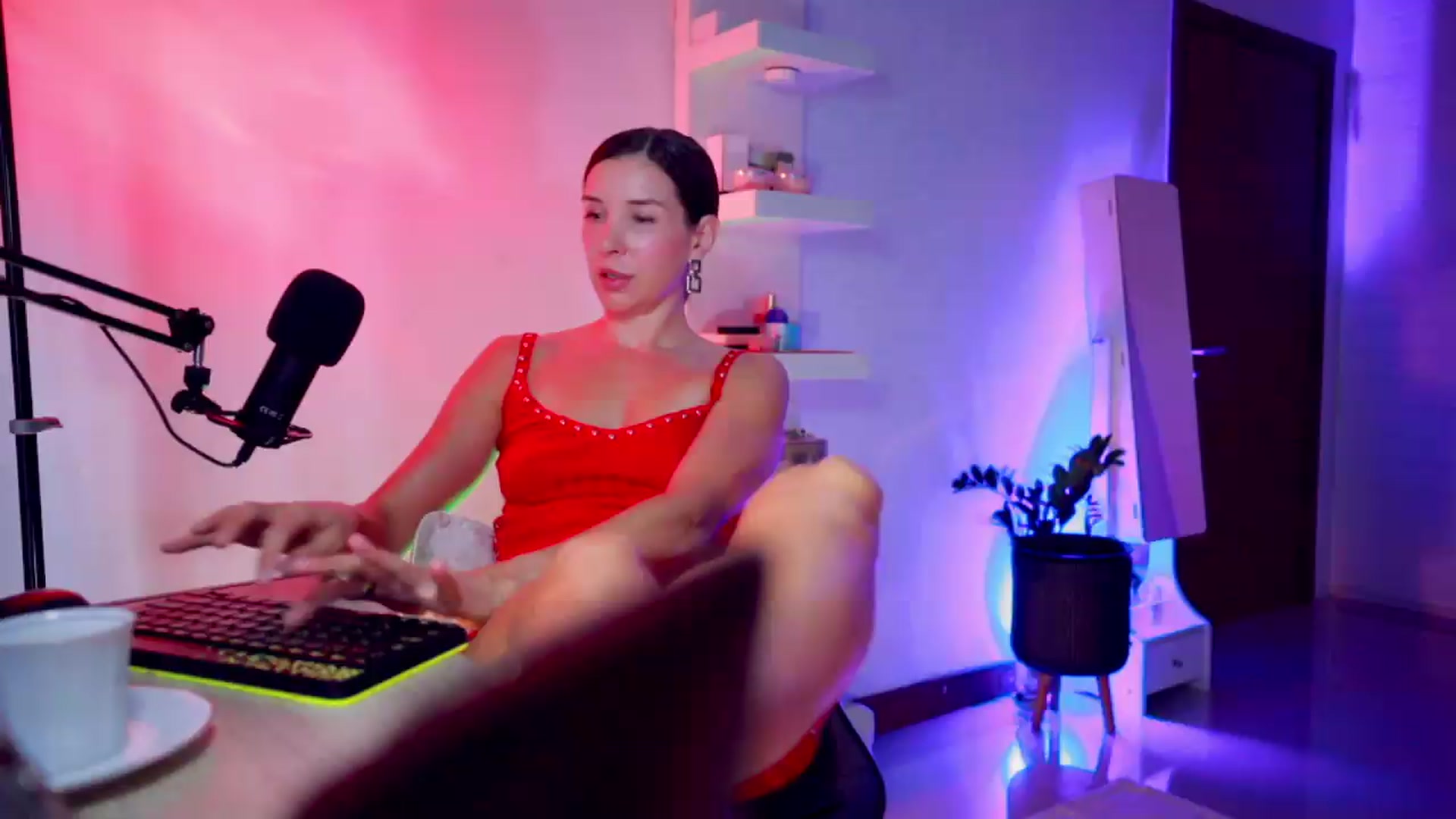 Gallery image thumbnail from AddictsQueen's myfreecams stream on, 08/20/2026, 05:36 image 9 of 20