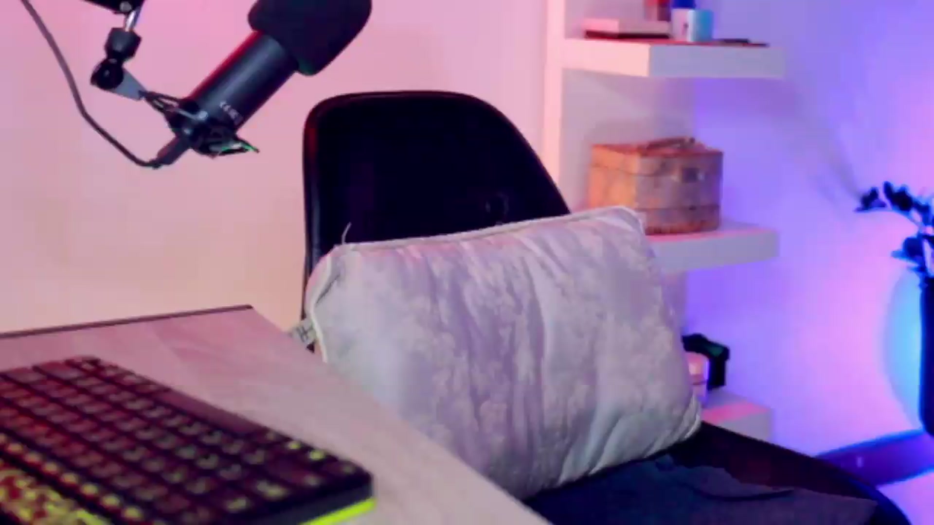 Gallery image thumbnail from AddictsQueen's myfreecams stream on, 08/30/2026, 06:52 image 7 of 20