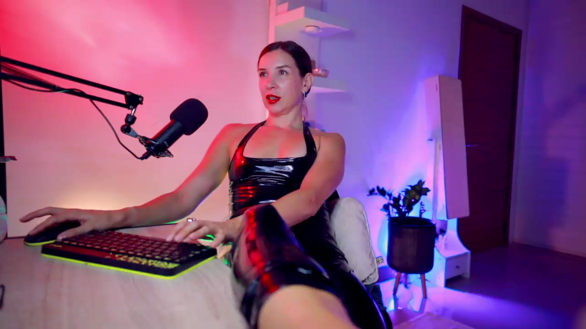 Gallery image thumbnail from AddictsQueen's myfreecams stream on, 08/31/2026, 14:23 image 19 of 20