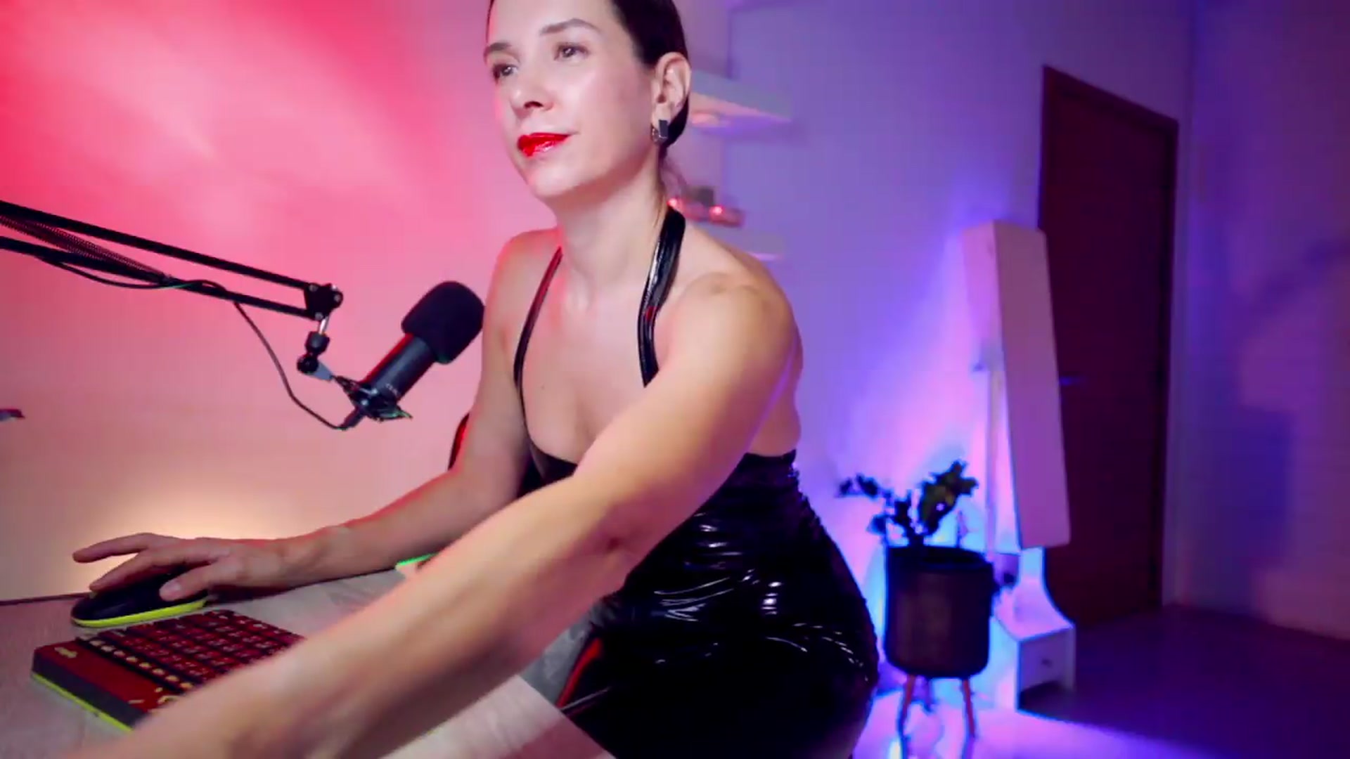 Gallery image thumbnail from AddictsQueen's myfreecams stream on, 08/31/2026, 14:23 image 13 of 20