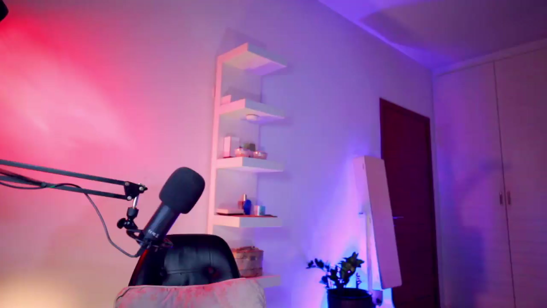 Gallery image thumbnail from AddictsQueen's myfreecams stream on, 08/31/2026, 14:23 image 10 of 20