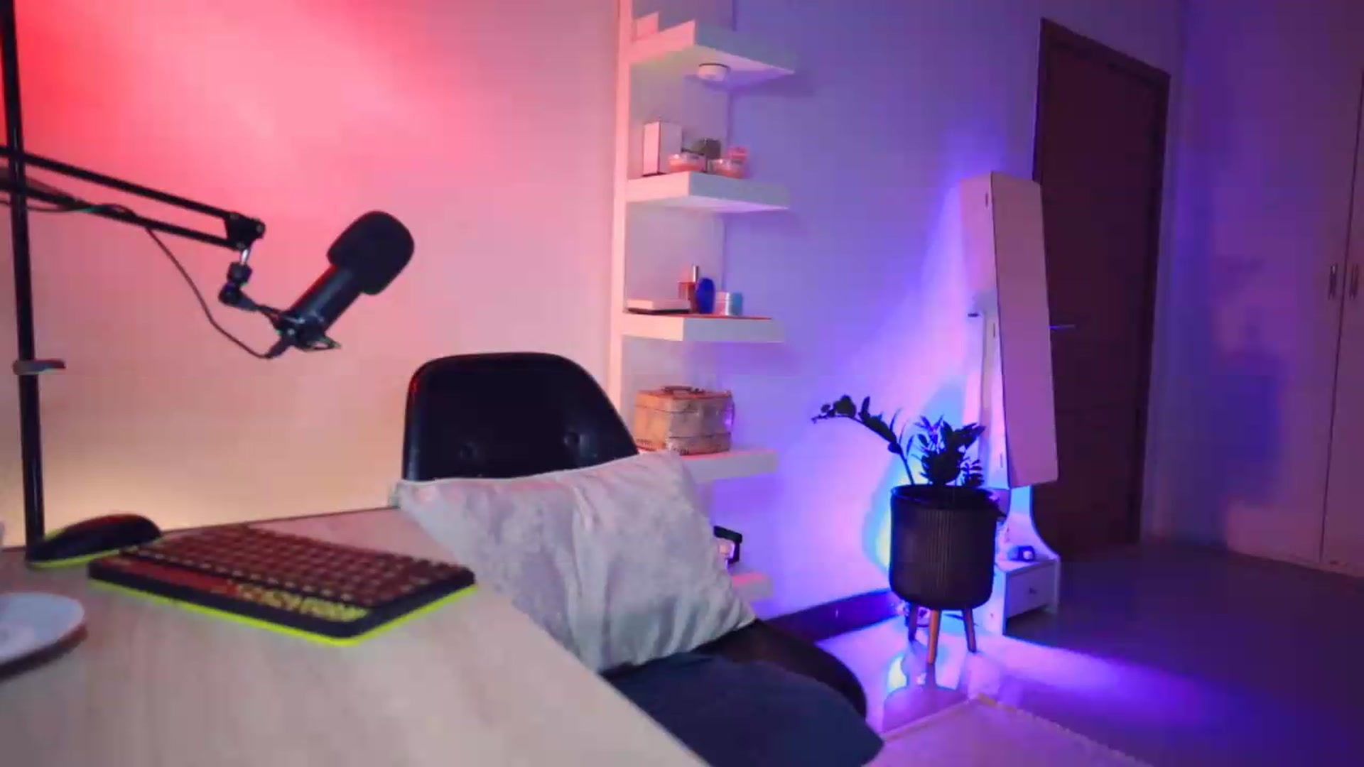 Gallery image thumbnail from AddictsQueen's myfreecams stream on, 09/04/2026, 13:28 image 9 of 20