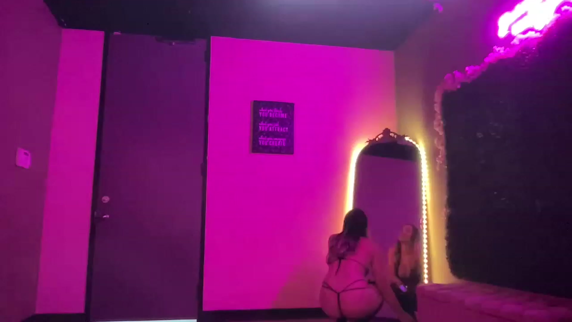 Gallery image thumbnail from Addisonn28's myfreecams stream on, 05/31/2023, 17:29 image 10 of 20