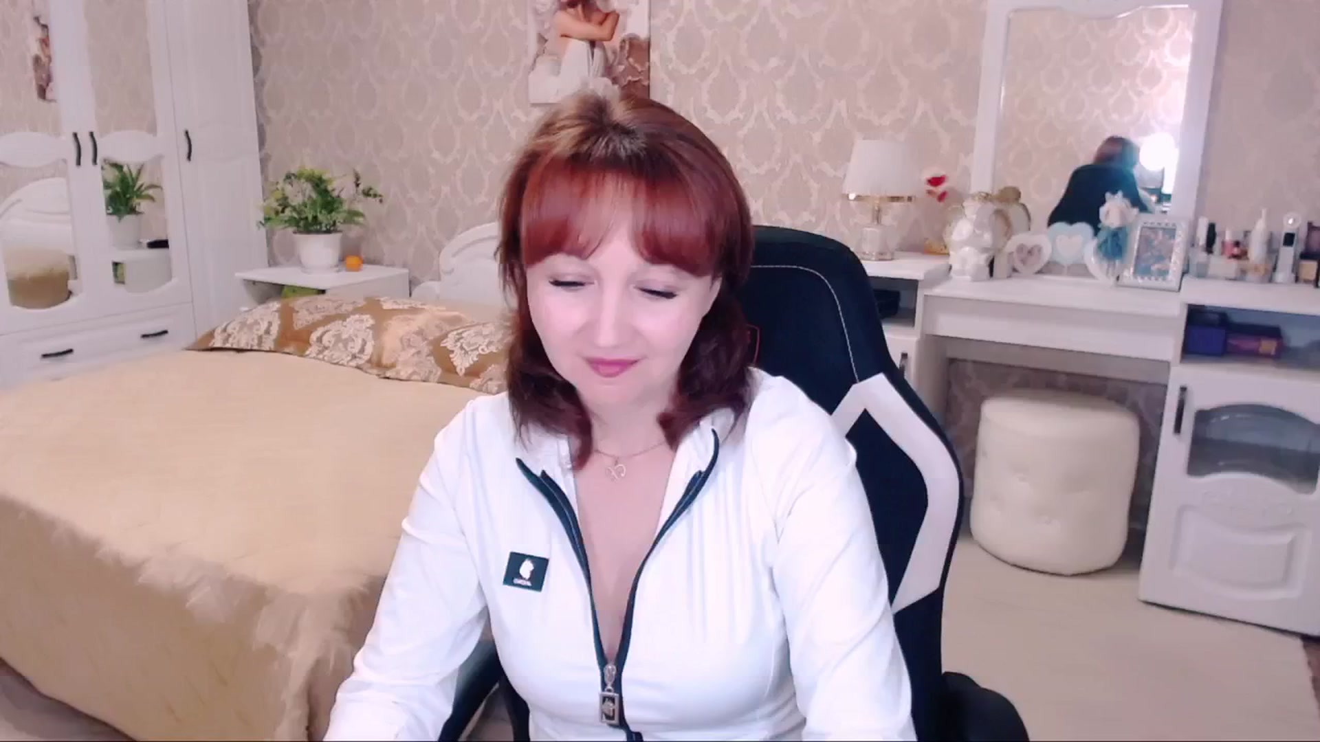 Gallery image thumbnail from AdeleEvans1's myfreecams stream on, 06/21/2025, 19:17 image 3 of 20