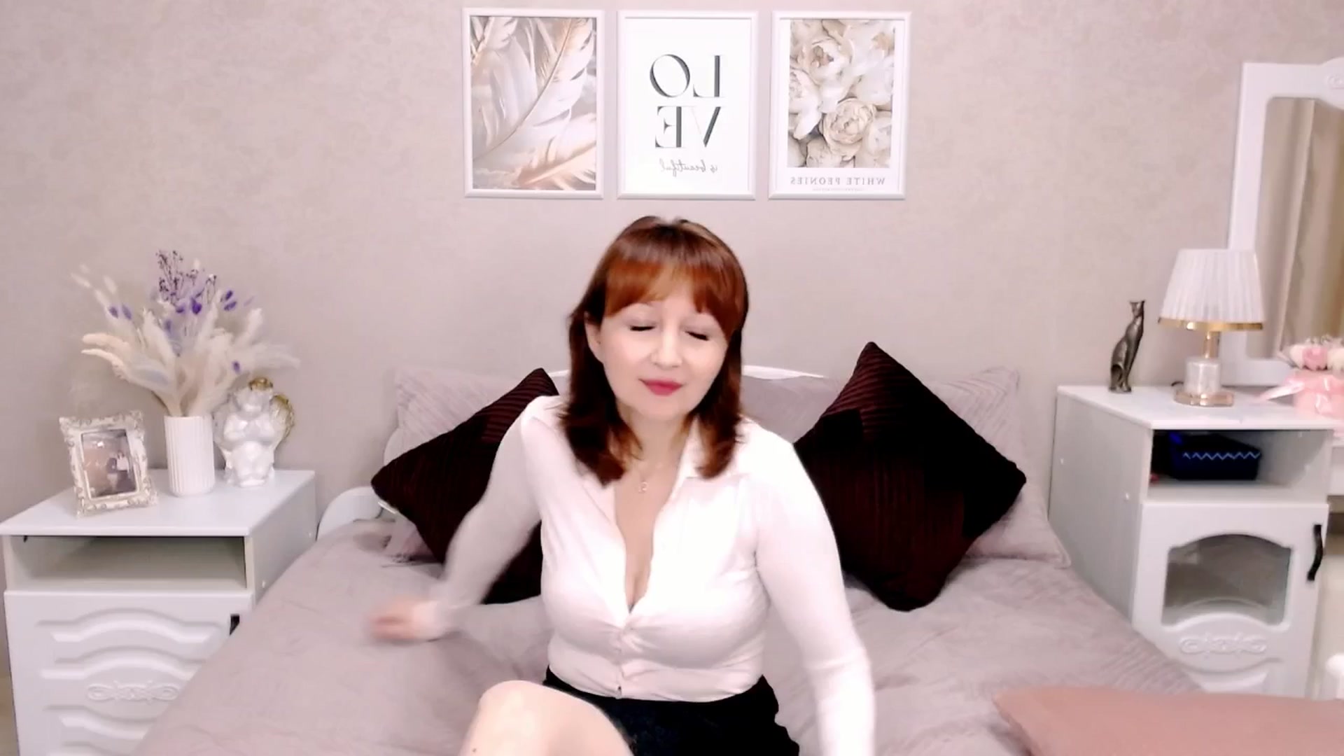 Gallery image thumbnail from AdeleEvans1's myfreecams stream on, 12/24/2025, 22:07 image 6 of 20