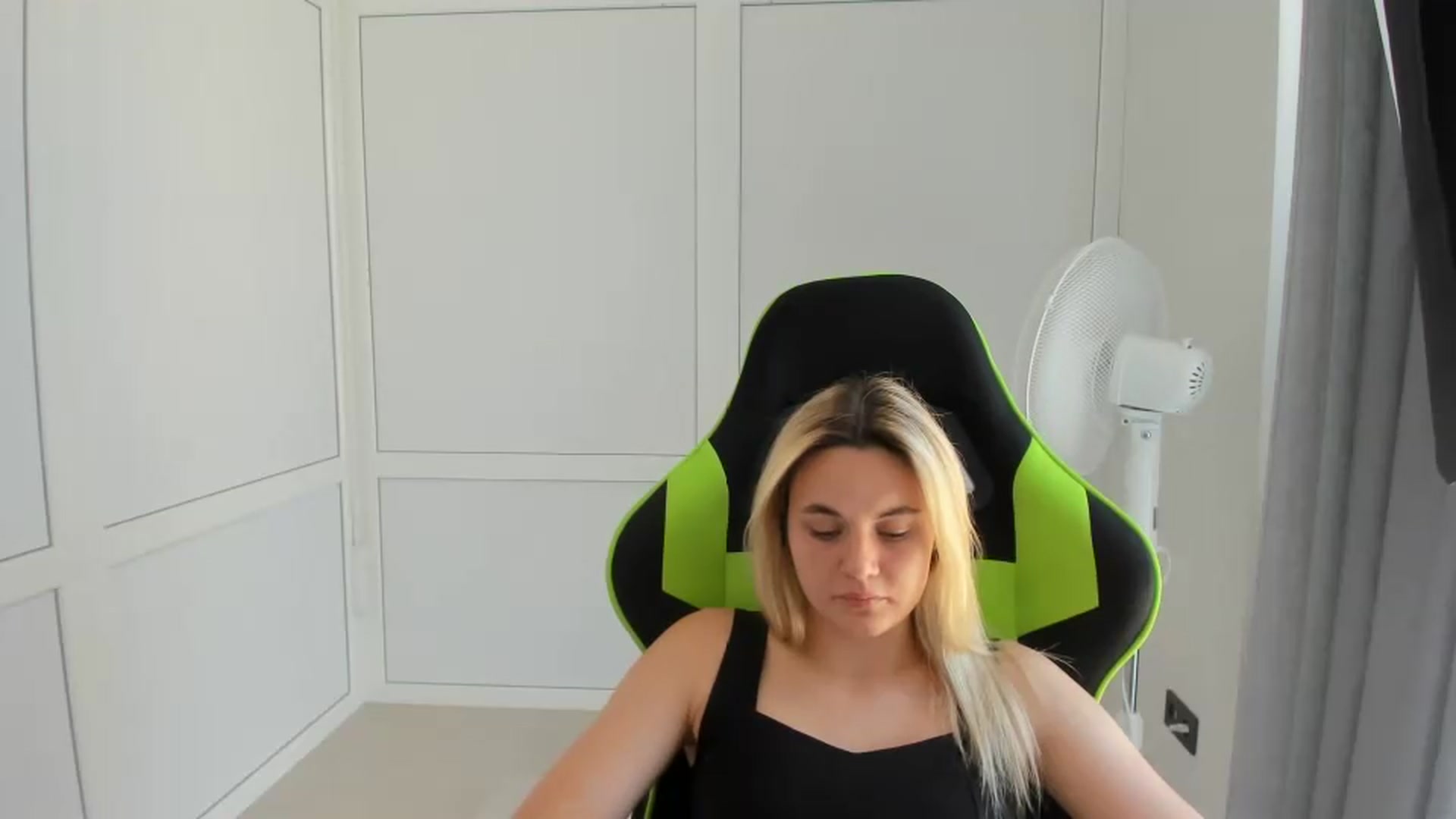 Gallery image thumbnail from AdeliaSol's myfreecams stream on, 08/10/2026, 10:52 image 15 of 20