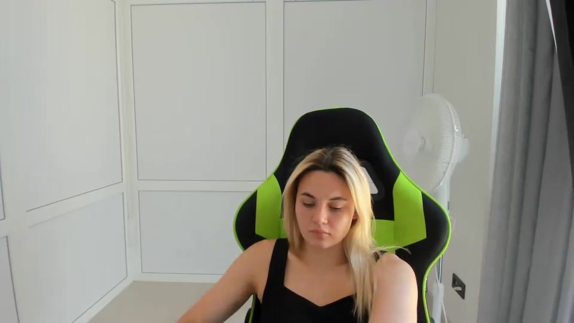 Gallery image thumbnail from AdeliaSol's myfreecams stream on, 08/10/2026, 10:52 image 12 of 20
