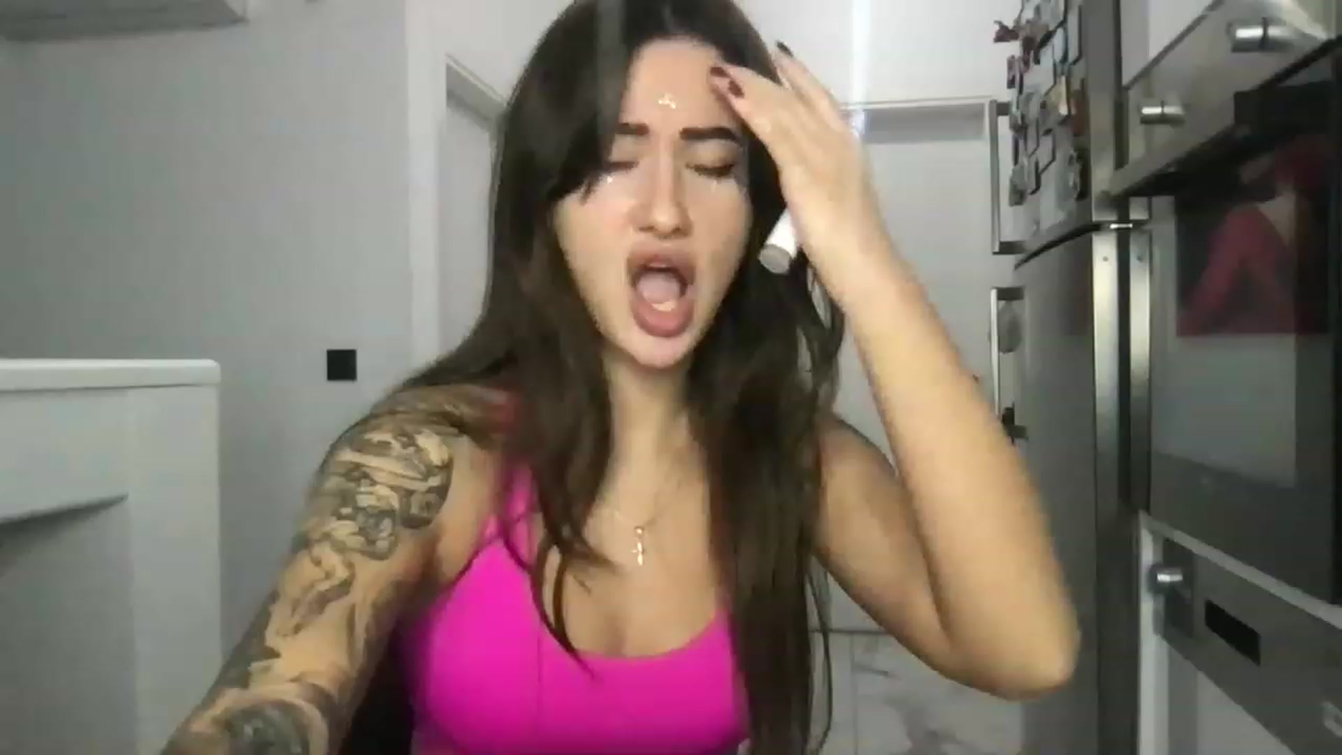 Gallery image thumbnail from Adell777's myfreecams stream on, 12/31/2022, 19:02 image 12 of 20