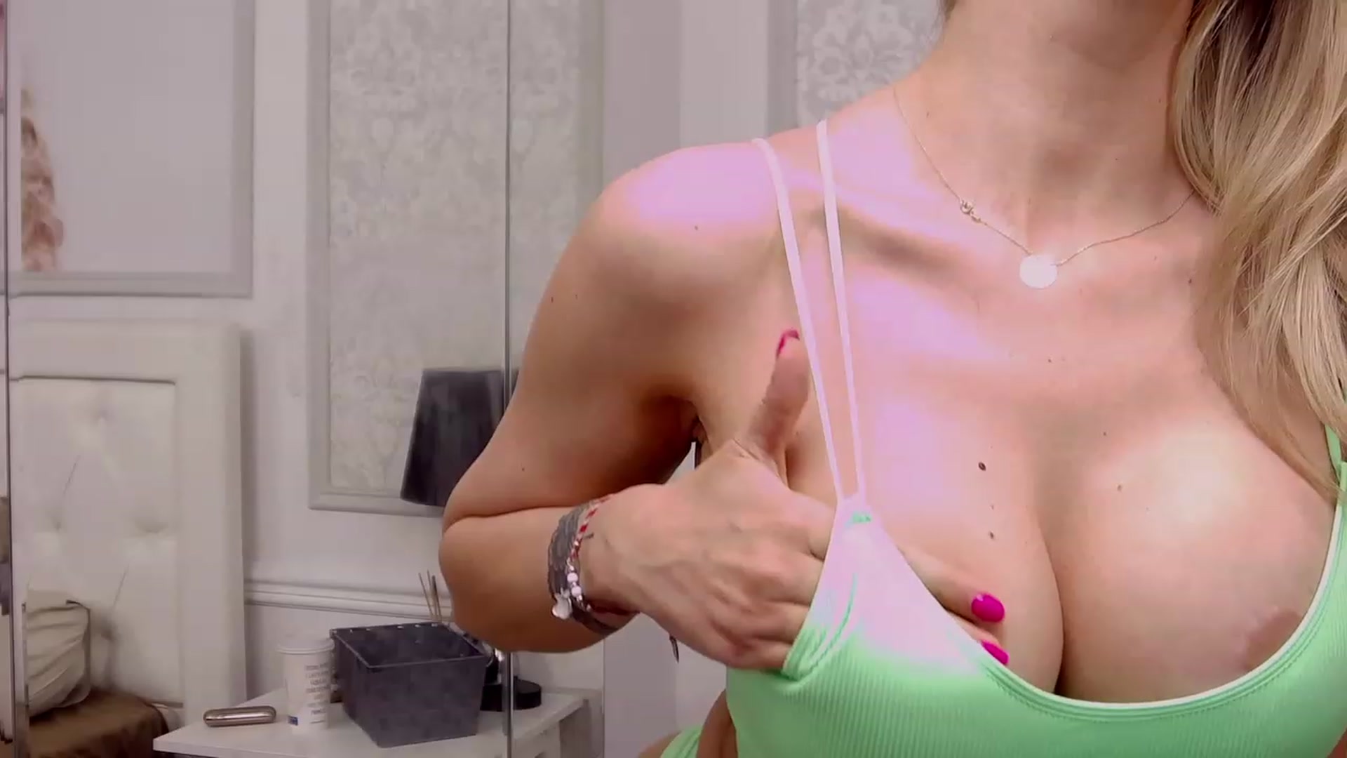 Gallery image thumbnail from AdelynChase's myfreecams stream on, 04/08/2023, 11:03 image 17 of 20