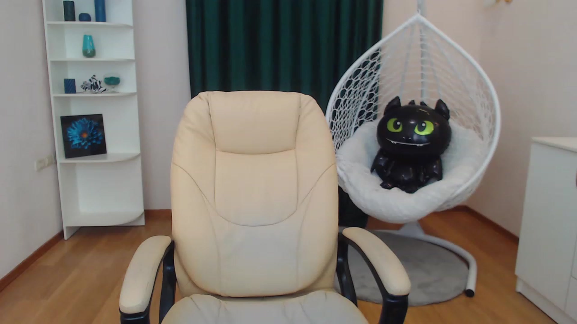 Gallery image thumbnail from AdmireMyEyes's myfreecams stream on, 12/10/2022, 09:47 image 3 of 20