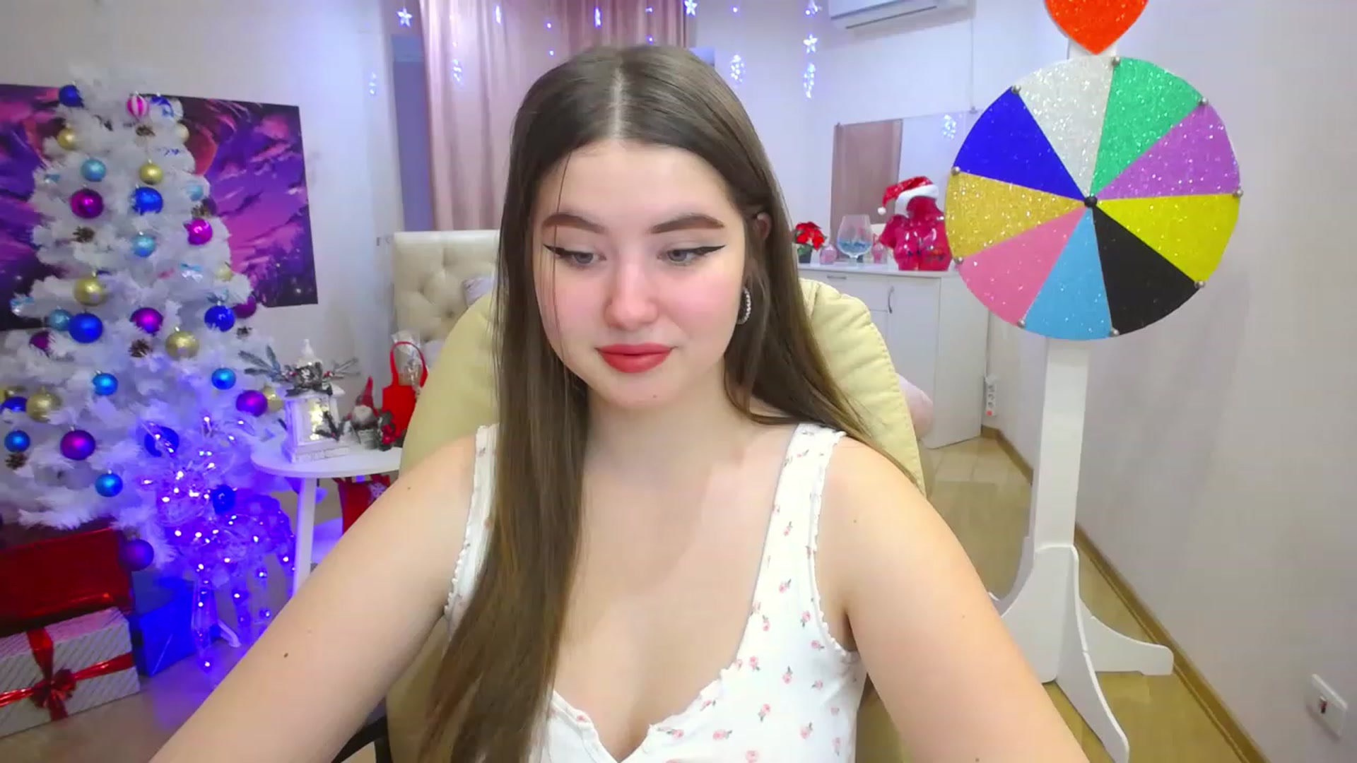 Gallery image thumbnail from AdmireMyEyes's myfreecams stream on, 12/15/2022, 08:24 image 4 of 20