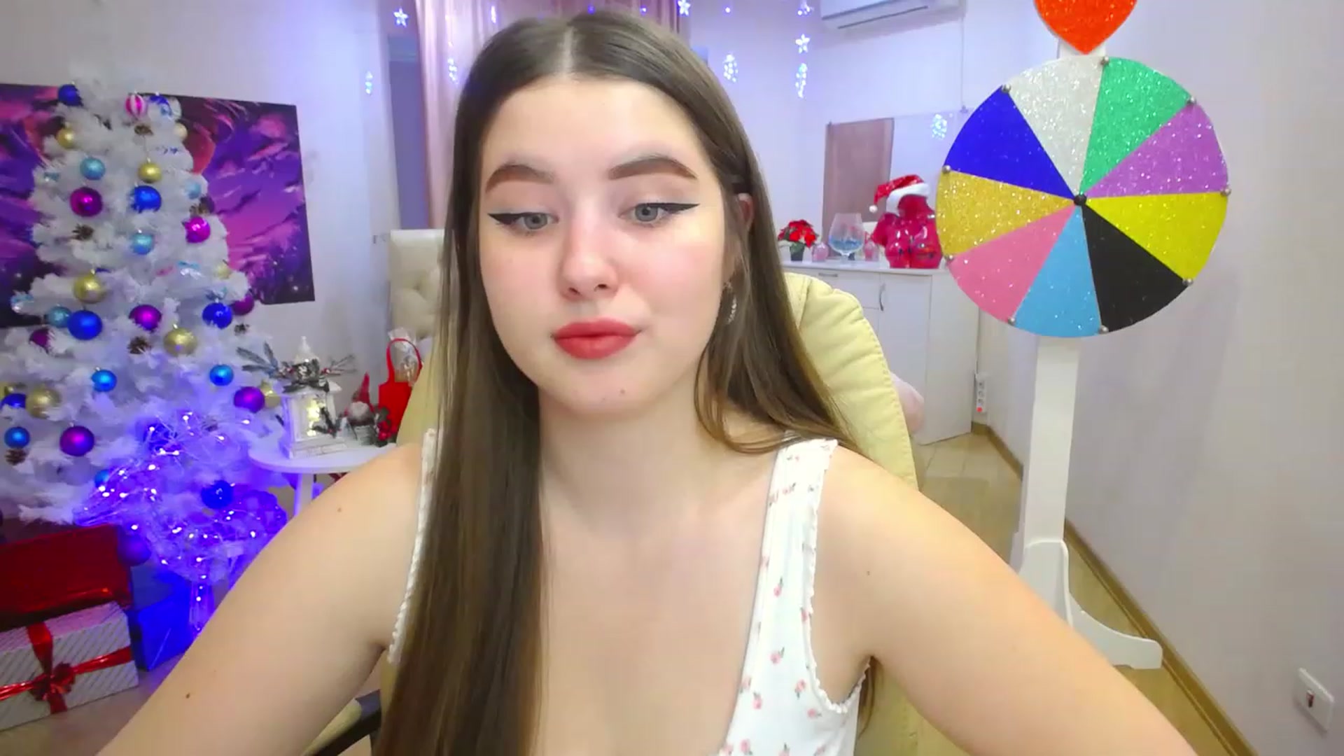 Gallery image thumbnail from AdmireMyEyes's myfreecams stream on, 12/15/2022, 08:24 image 7 of 20