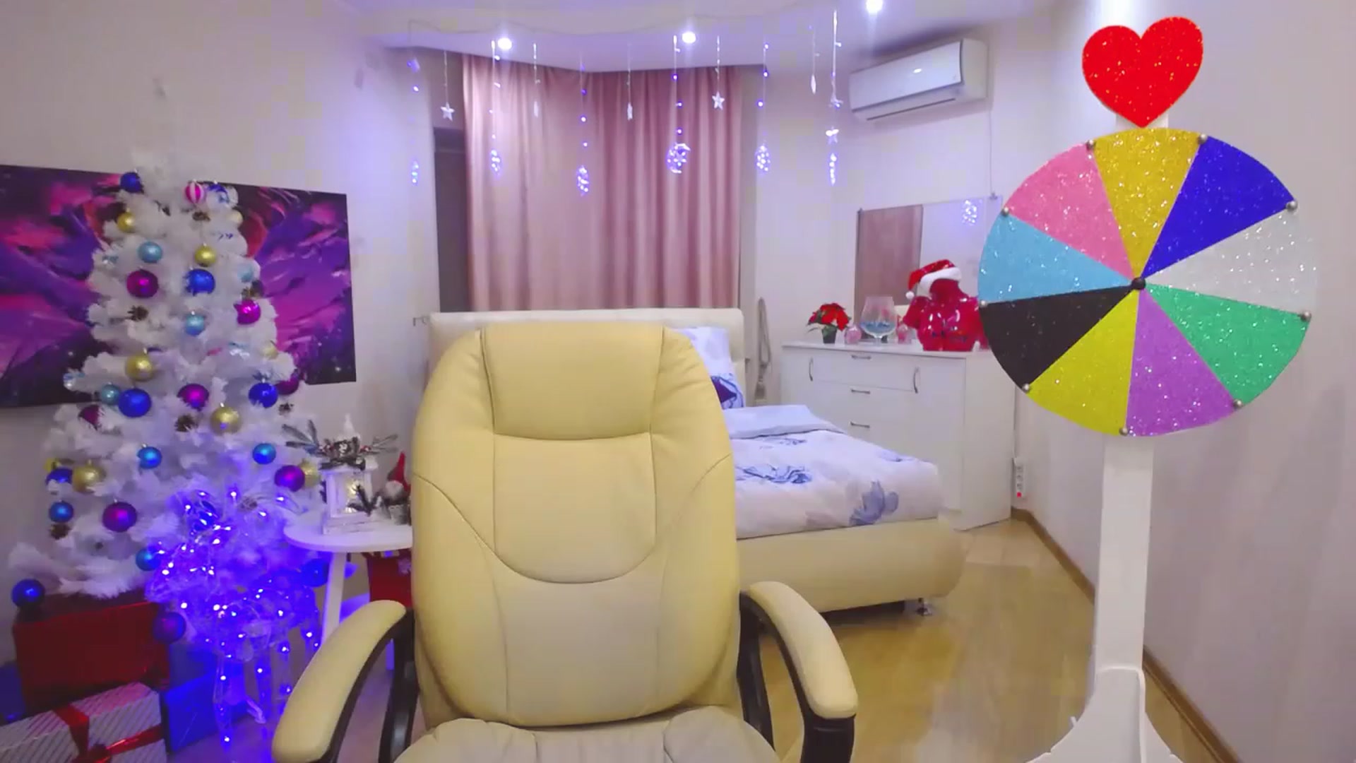 Gallery image thumbnail from AdmireMyEyes's myfreecams stream on, 12/18/2022, 09:50 image 14 of 20