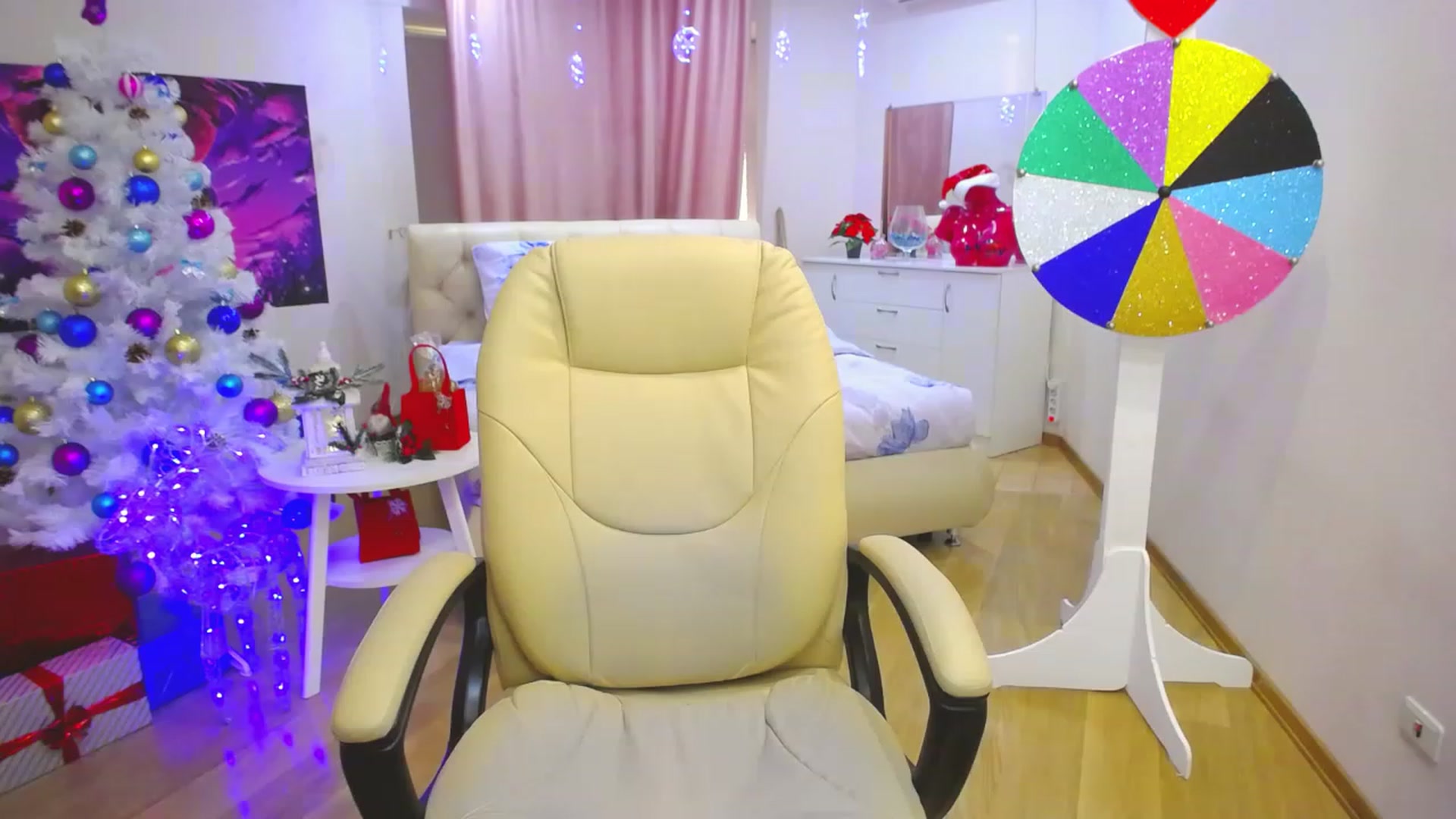Gallery image thumbnail from AdmireMyEyes's myfreecams stream on, 12/19/2022, 12:46 image 4 of 20