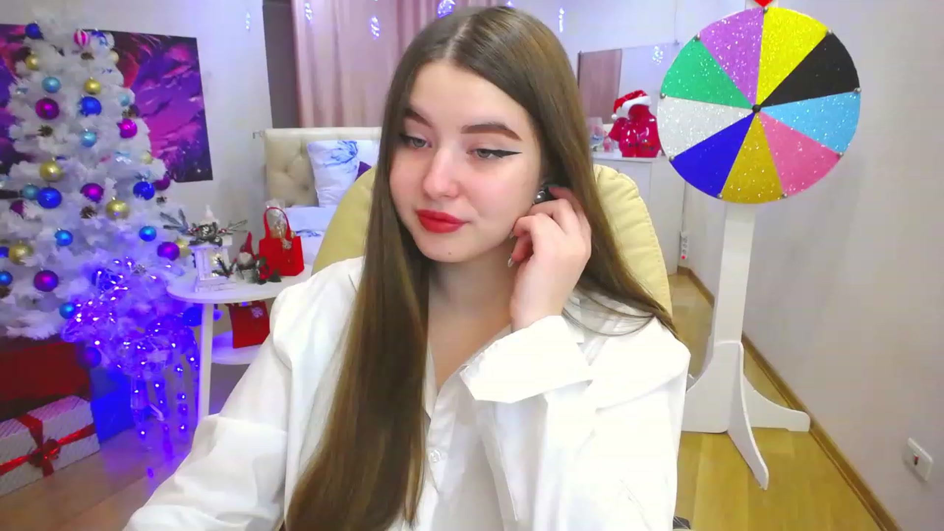 Gallery image thumbnail from AdmireMyEyes's myfreecams stream on, 12/19/2022, 14:46 image 3 of 20