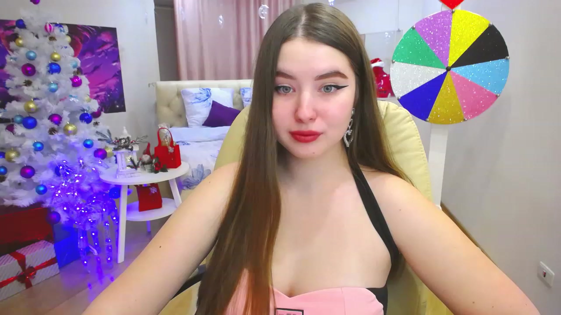 Gallery image thumbnail from AdmireMyEyes's myfreecams stream on, 12/19/2022, 16:18 image 5 of 20