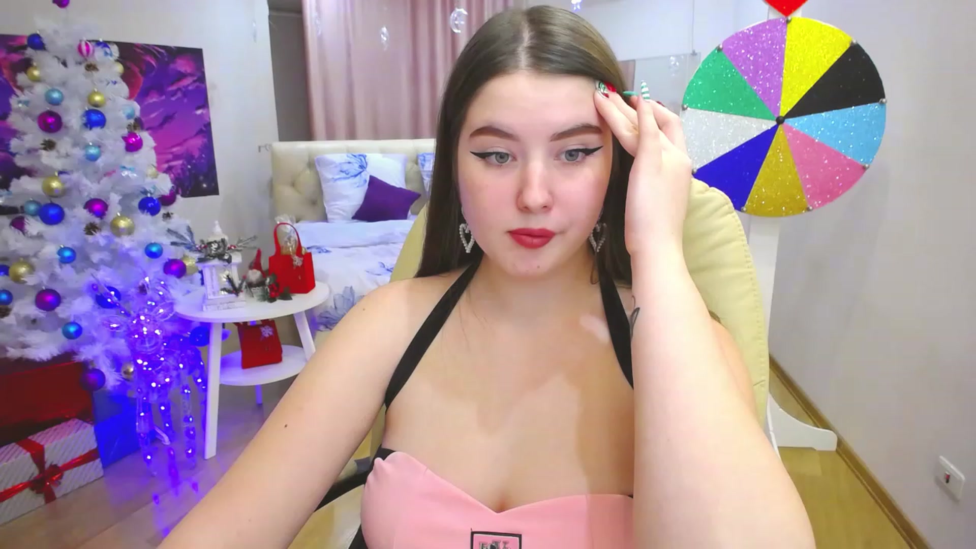 Gallery image thumbnail from AdmireMyEyes's myfreecams stream on, 12/19/2022, 16:18 image 11 of 20