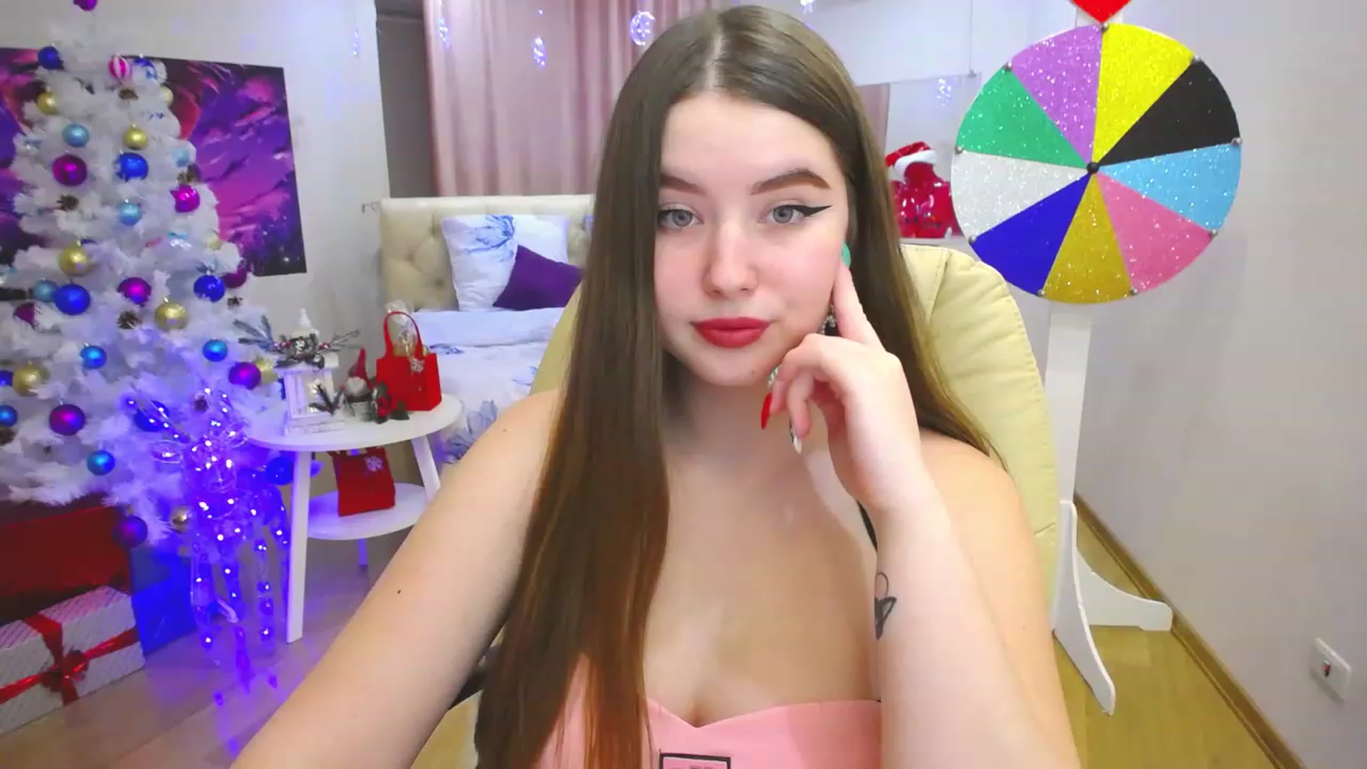 Gallery image thumbnail from AdmireMyEyes's myfreecams stream on, 12/19/2022, 16:18 image 6 of 20