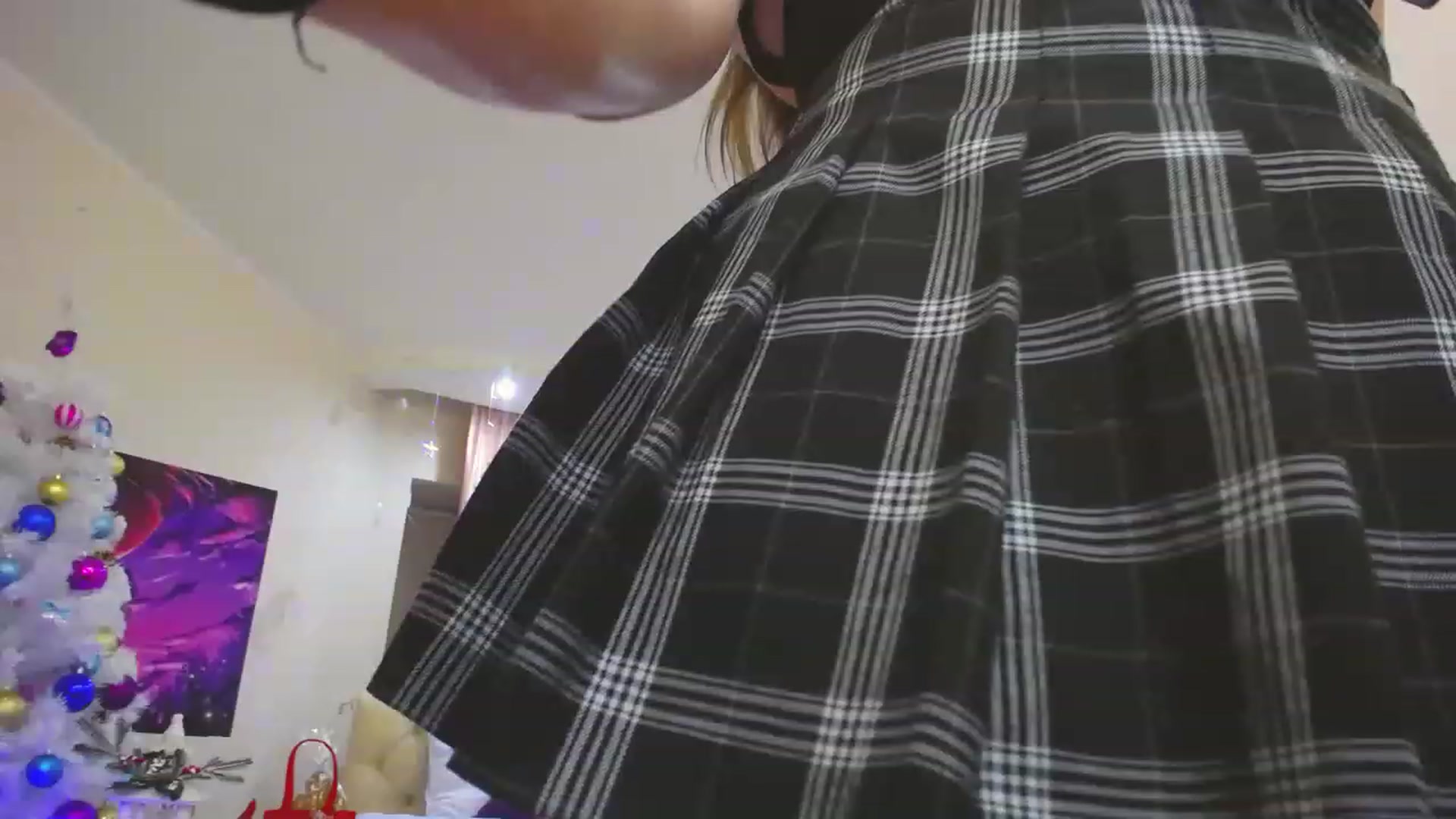 Gallery image thumbnail from AdmireMyEyes's myfreecams stream on, 12/19/2022, 18:37 image 4 of 20