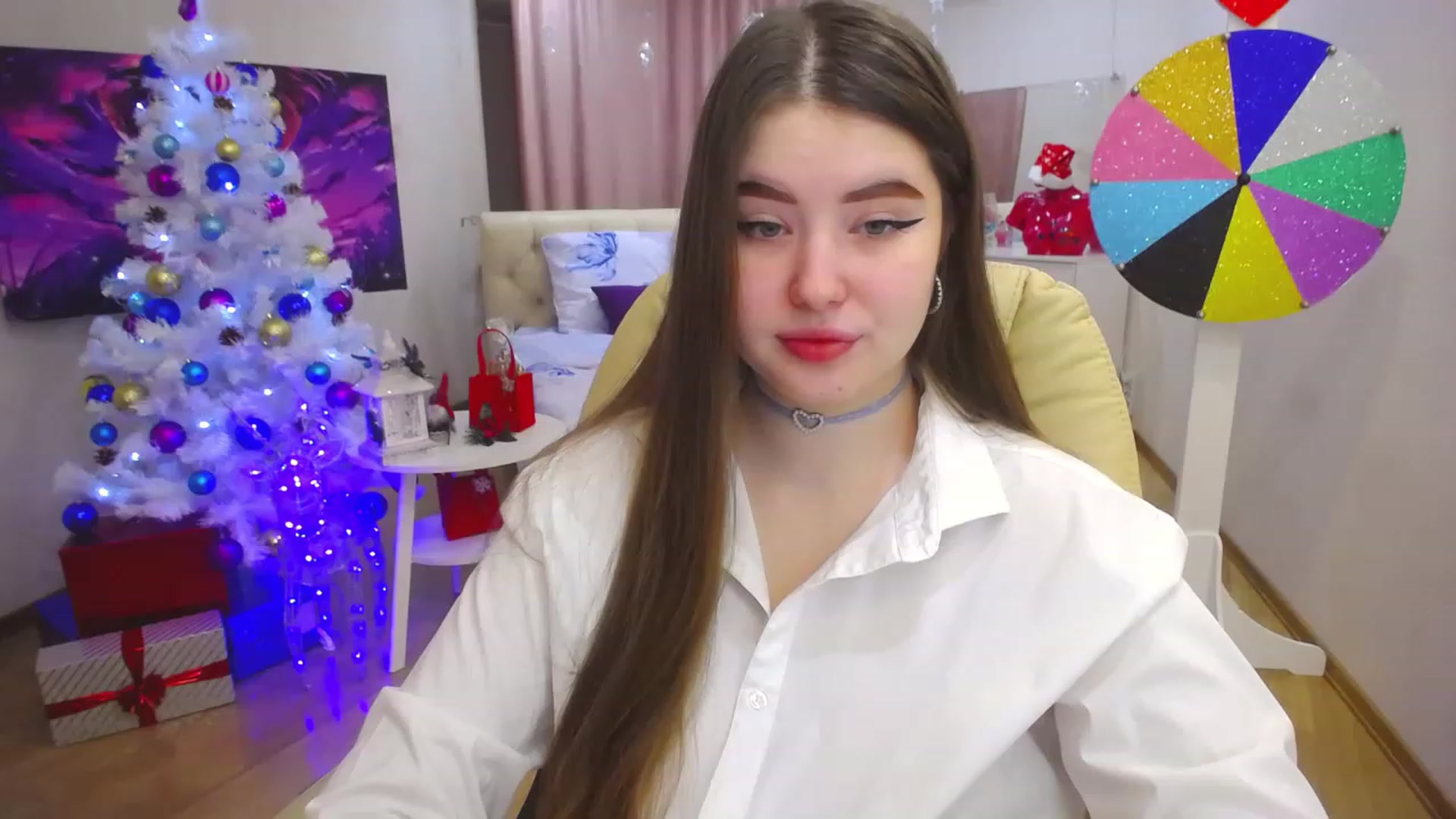 Gallery image thumbnail from AdmireMyEyes's myfreecams stream on, 12/22/2022, 04:01 image 5 of 20
