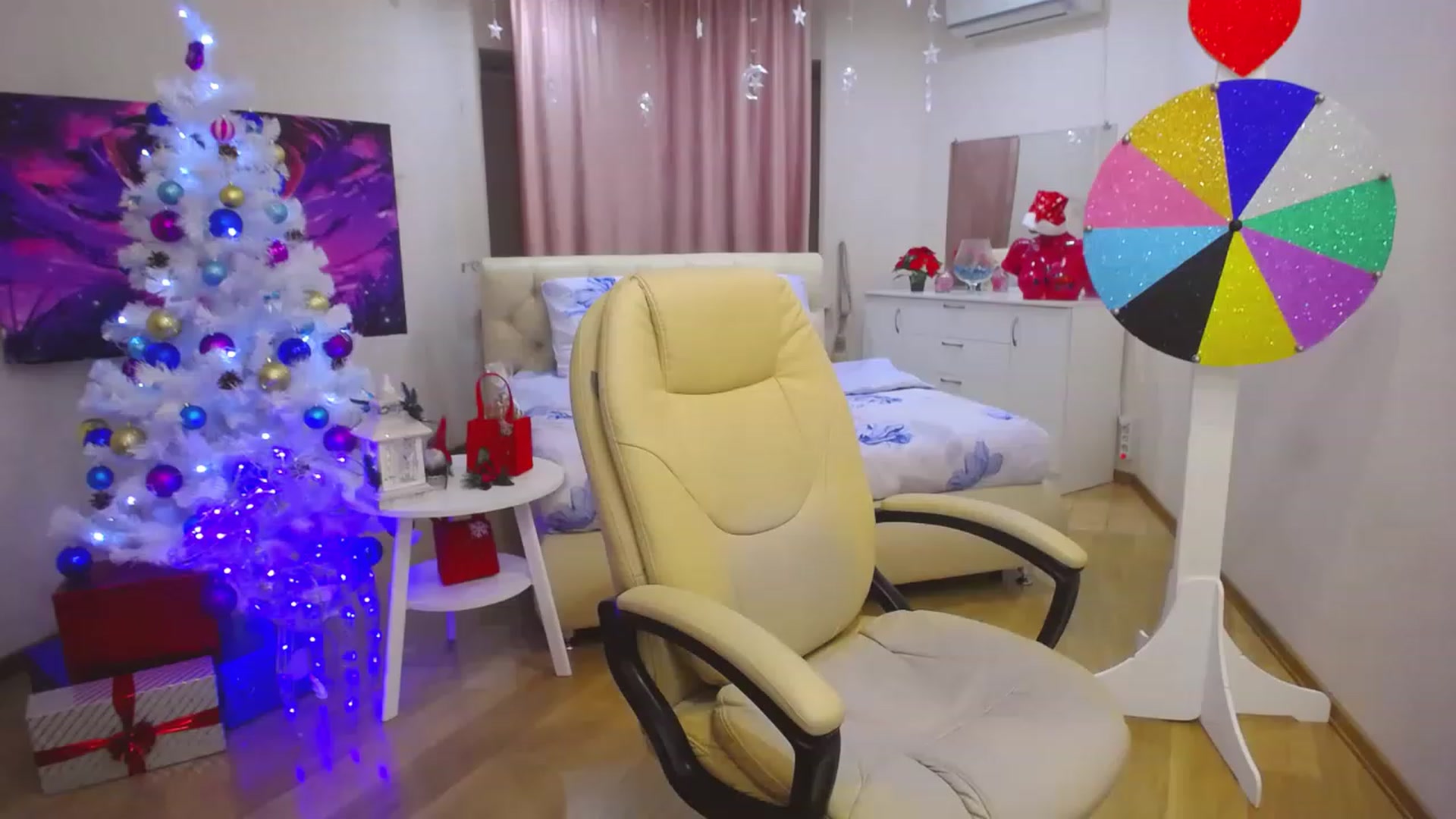 Gallery image thumbnail from AdmireMyEyes's myfreecams stream on, 12/22/2022, 04:01 image 20 of 20