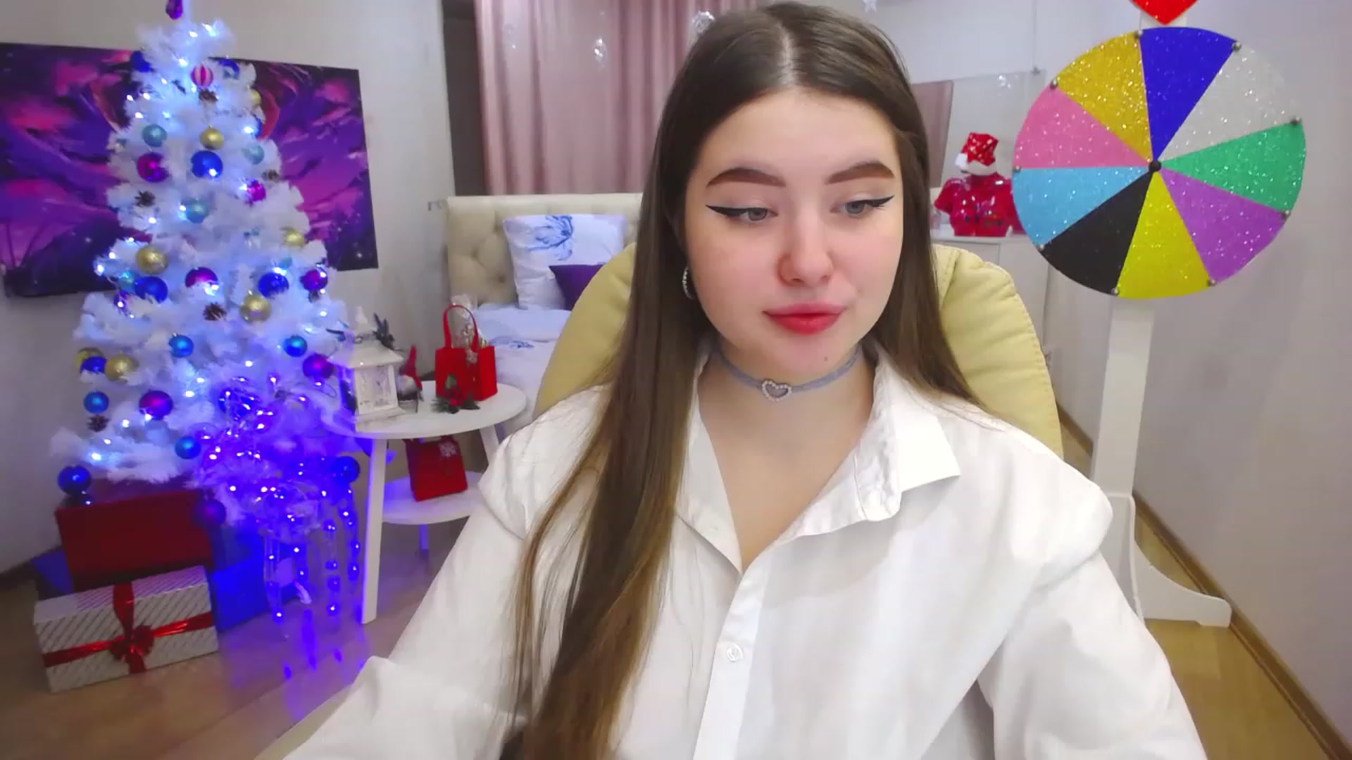 Gallery image thumbnail from AdmireMyEyes's myfreecams stream on, 12/22/2022, 04:01 image 7 of 20