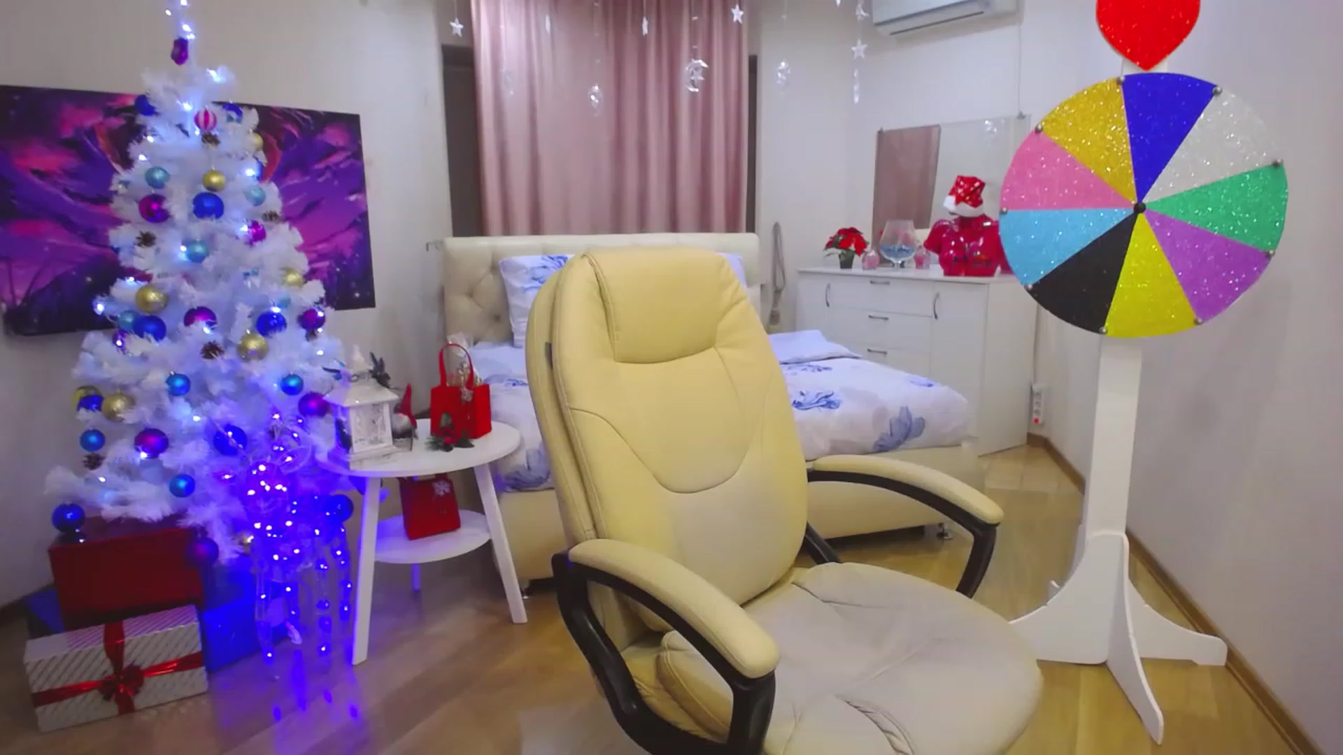 Gallery image thumbnail from AdmireMyEyes's myfreecams stream on, 12/22/2022, 04:01 image 17 of 20