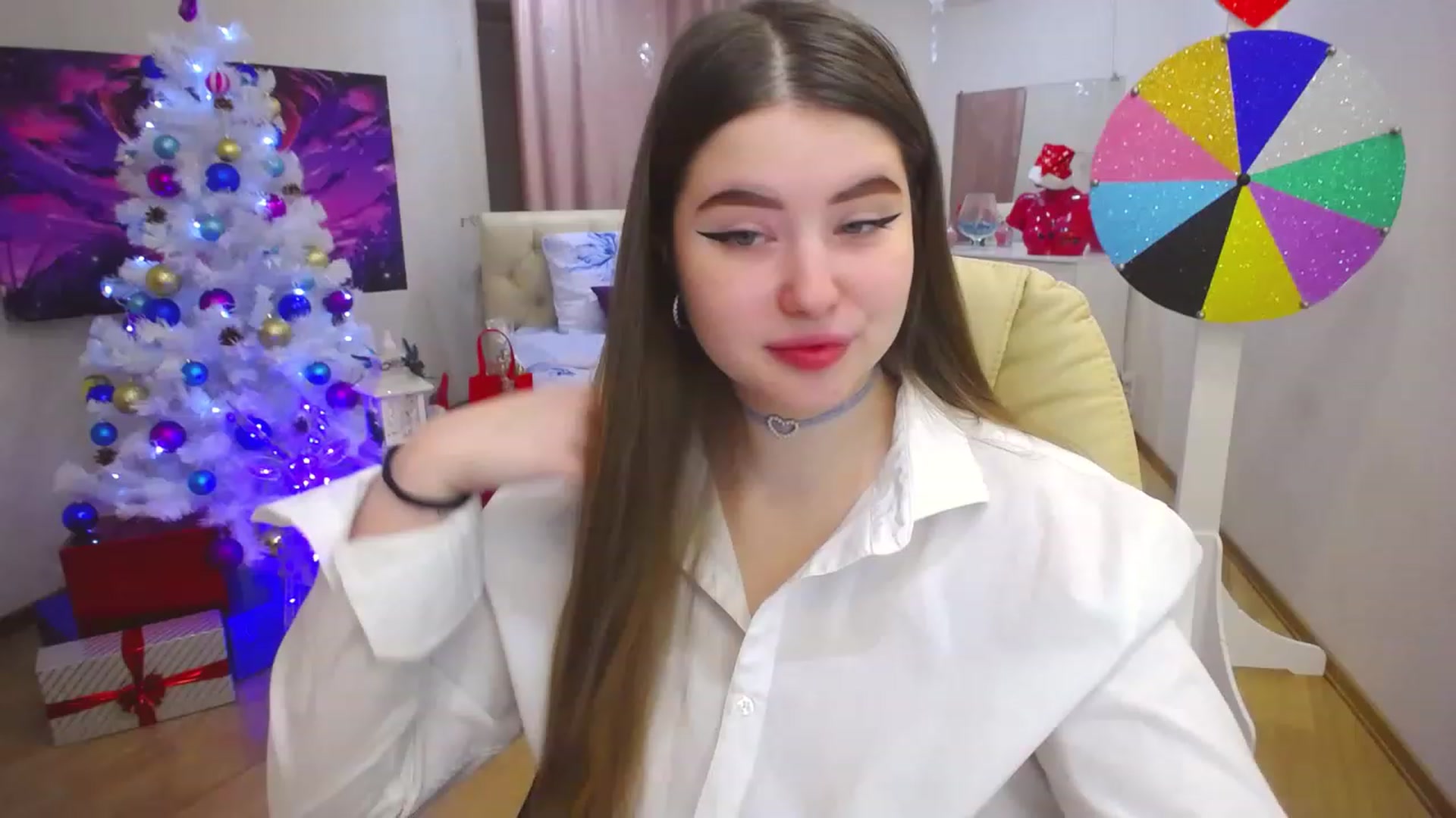 Gallery image thumbnail from AdmireMyEyes's myfreecams stream on, 12/22/2022, 04:01 image 12 of 20