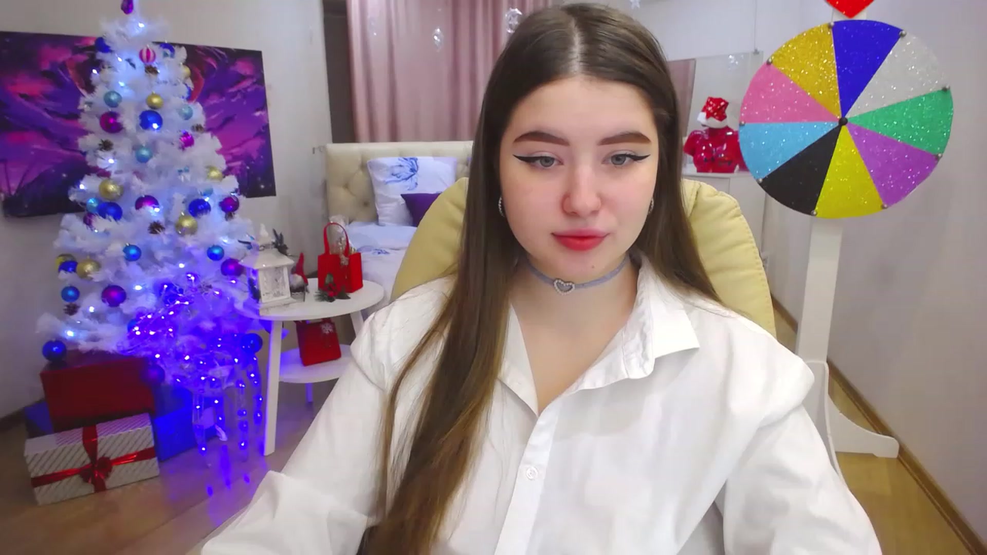 Gallery image thumbnail from AdmireMyEyes's myfreecams stream on, 12/22/2022, 04:01 image 8 of 20