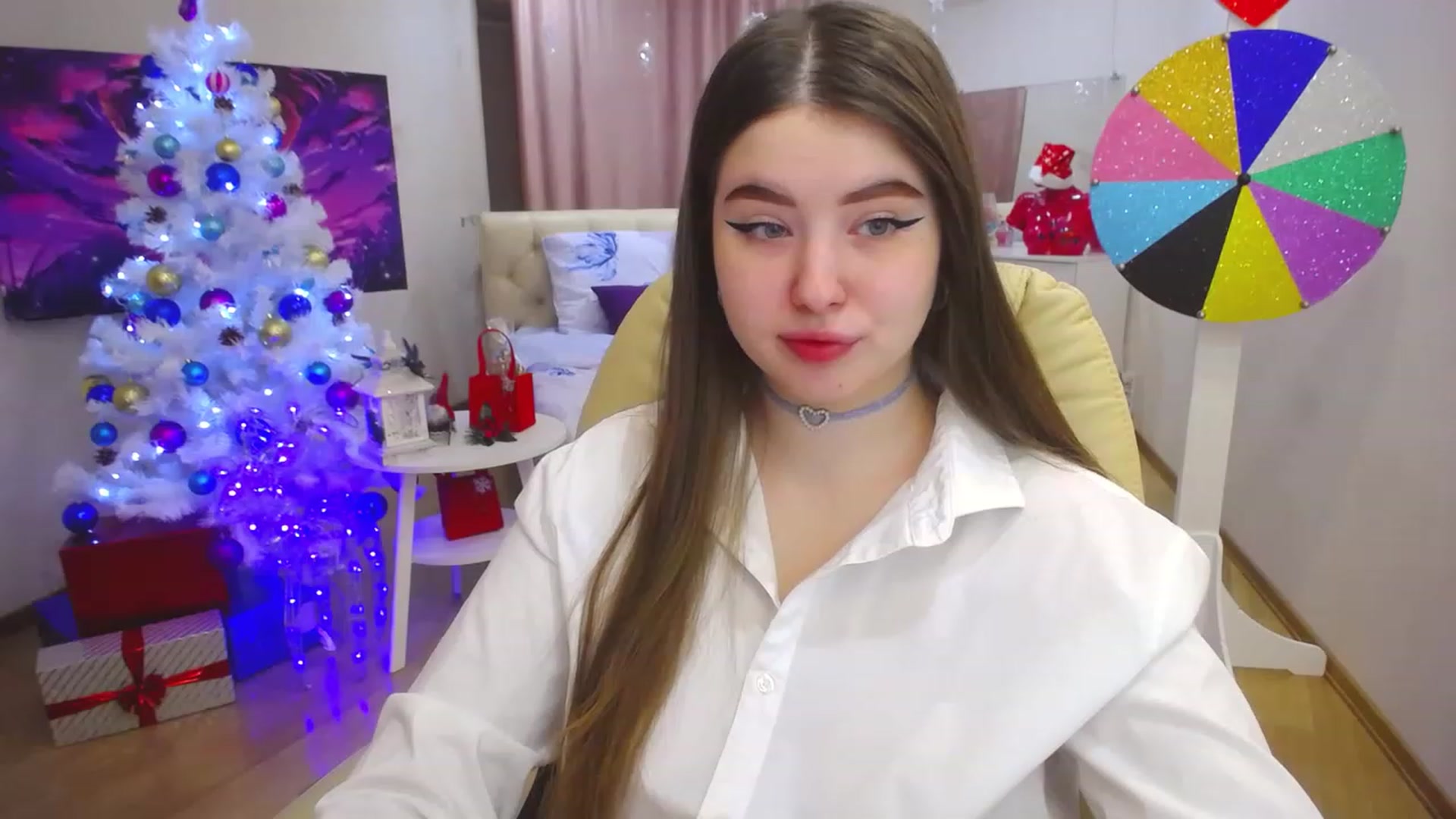 Gallery image thumbnail from AdmireMyEyes's myfreecams stream on, 12/22/2022, 04:01 image 10 of 20