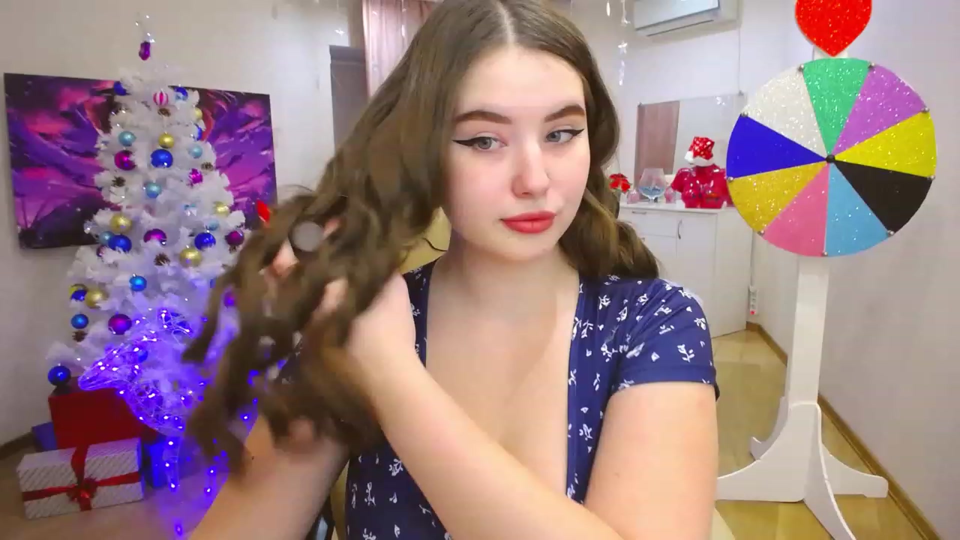 Gallery image thumbnail from AdmireMyEyes's myfreecams stream on, 12/27/2022, 11:47 image 15 of 20