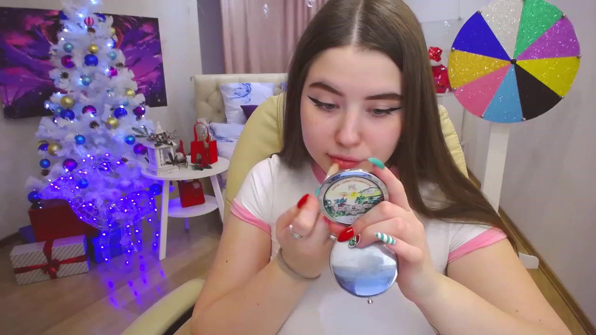 Gallery image thumbnail from AdmireMyEyes's myfreecams stream on, 12/28/2022, 08:43 image 15 of 20