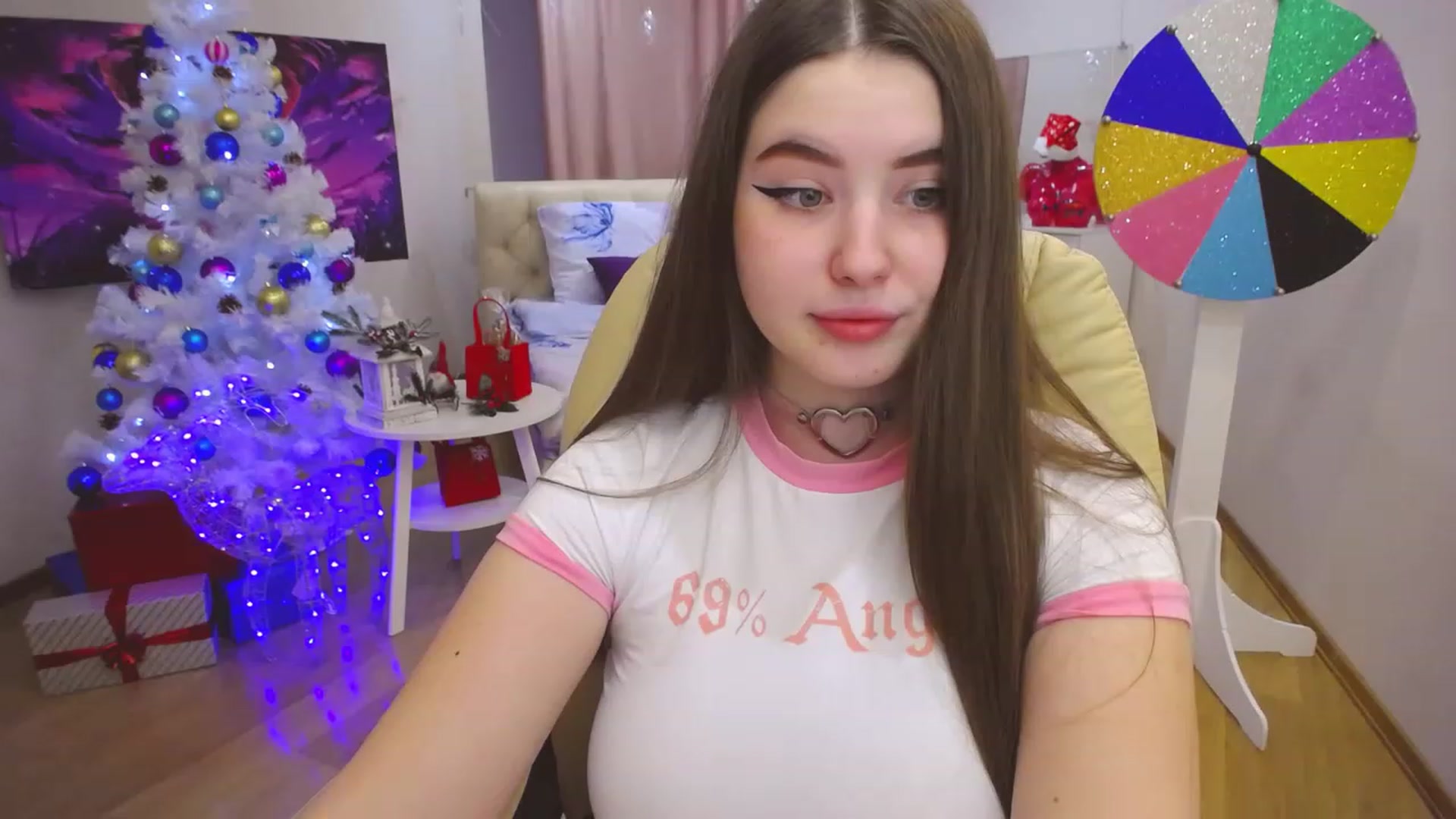 Gallery image thumbnail from AdmireMyEyes's myfreecams stream on, 12/28/2022, 08:43 image 10 of 20