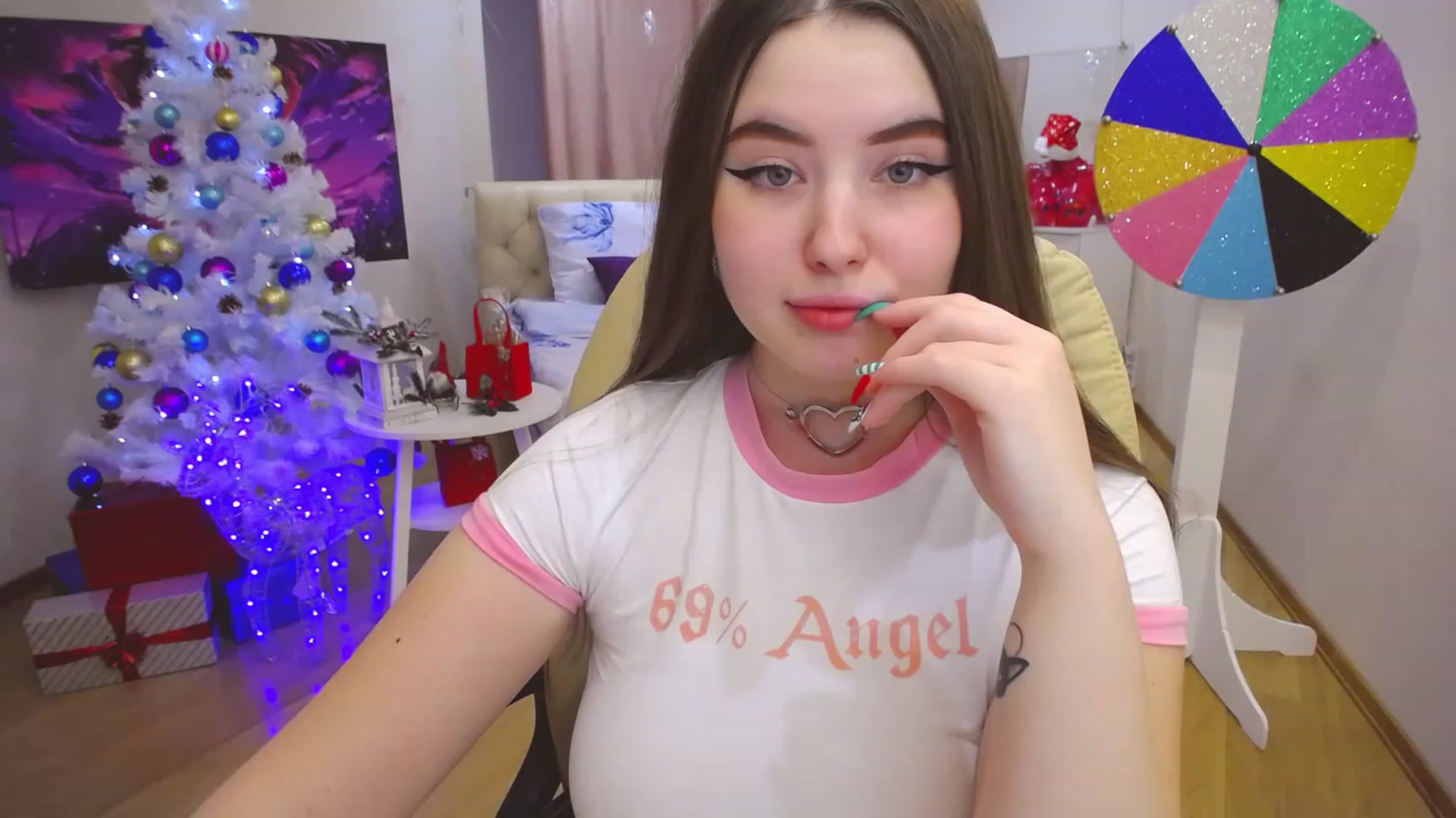 Gallery image thumbnail from AdmireMyEyes's myfreecams stream on, 12/28/2022, 08:43 image 3 of 20