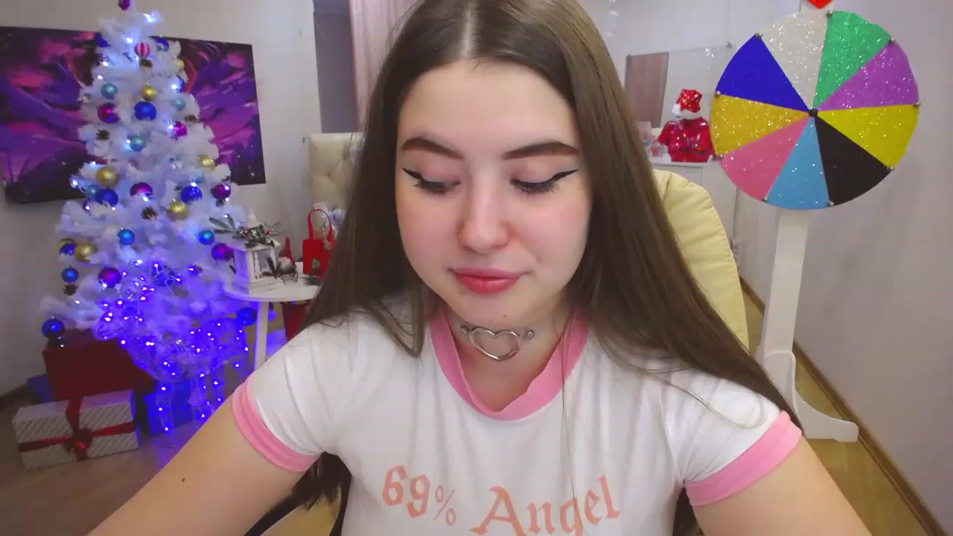 Gallery image thumbnail from AdmireMyEyes's myfreecams stream on, 12/28/2022, 09:50 image 8 of 20