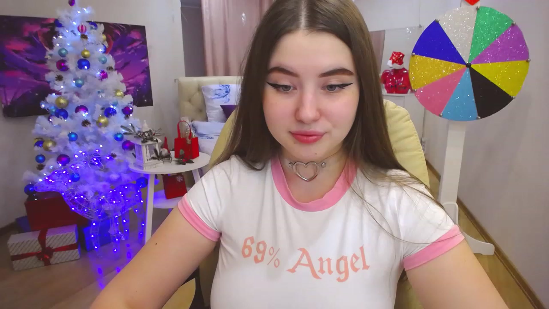 Gallery image thumbnail from AdmireMyEyes's myfreecams stream on, 12/28/2022, 09:50 image 12 of 20