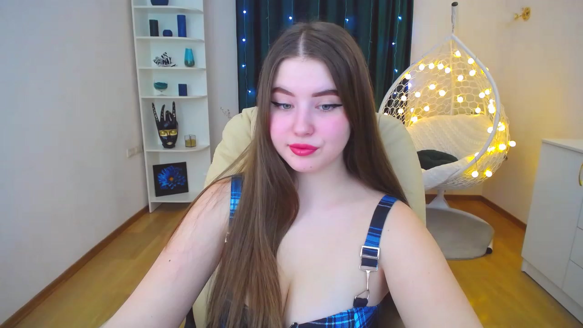 Gallery image thumbnail from AdmireMyEyes's myfreecams stream on, 12/29/2022, 07:04 image 14 of 20