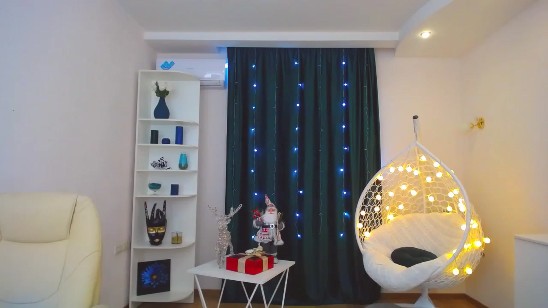 Gallery image thumbnail from AdmireMyEyes's myfreecams stream on, 12/29/2022, 07:04 image 5 of 20