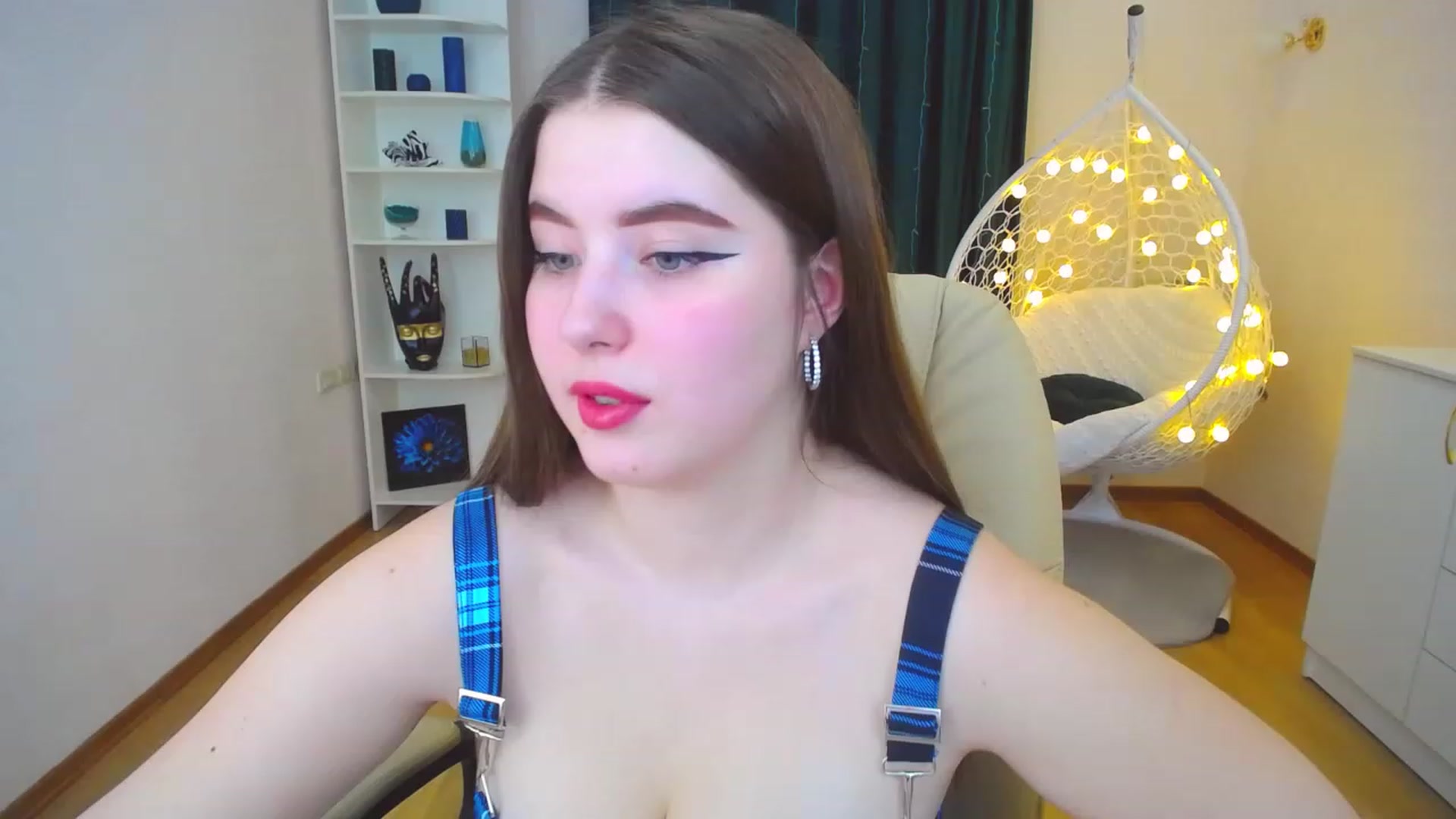 Gallery image thumbnail from AdmireMyEyes's myfreecams stream on, 12/29/2022, 07:04 image 13 of 20