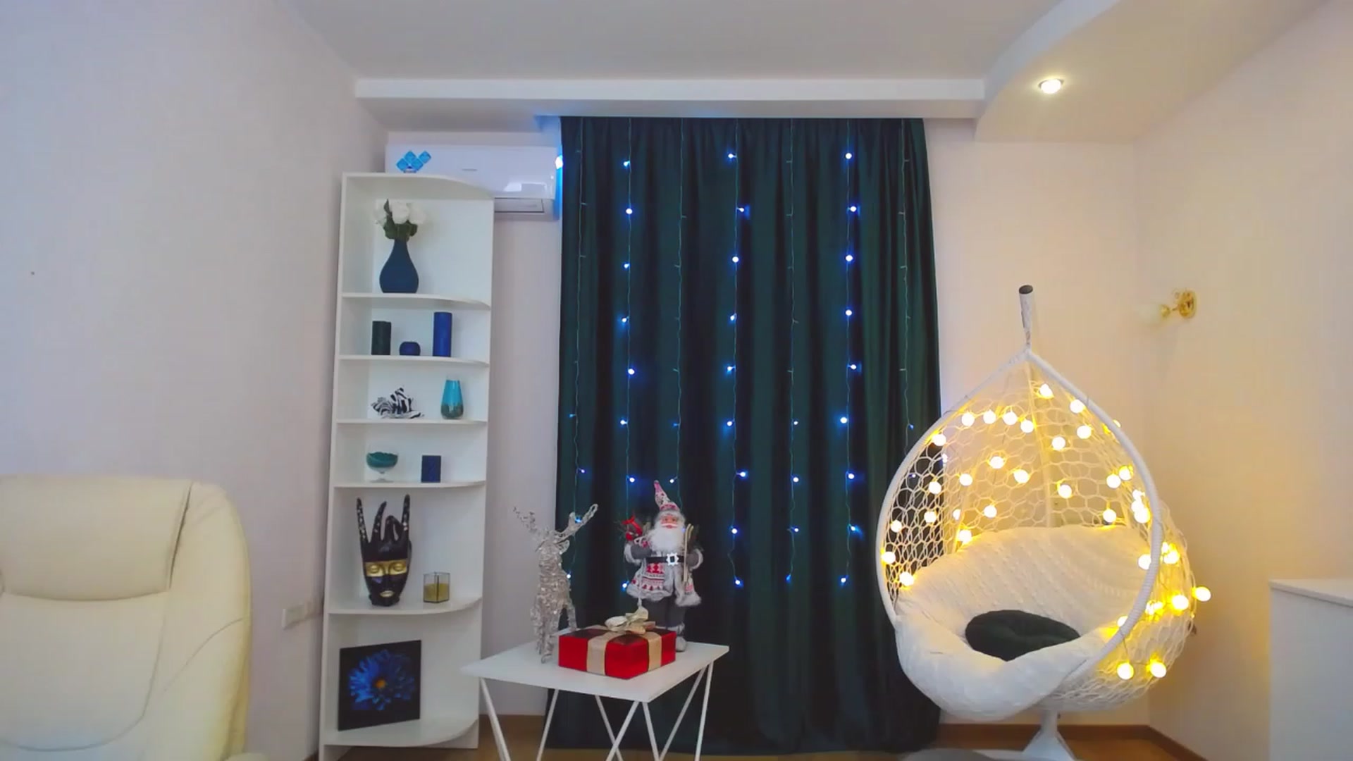 Gallery image thumbnail from AdmireMyEyes's myfreecams stream on, 12/29/2022, 07:04 image 6 of 20