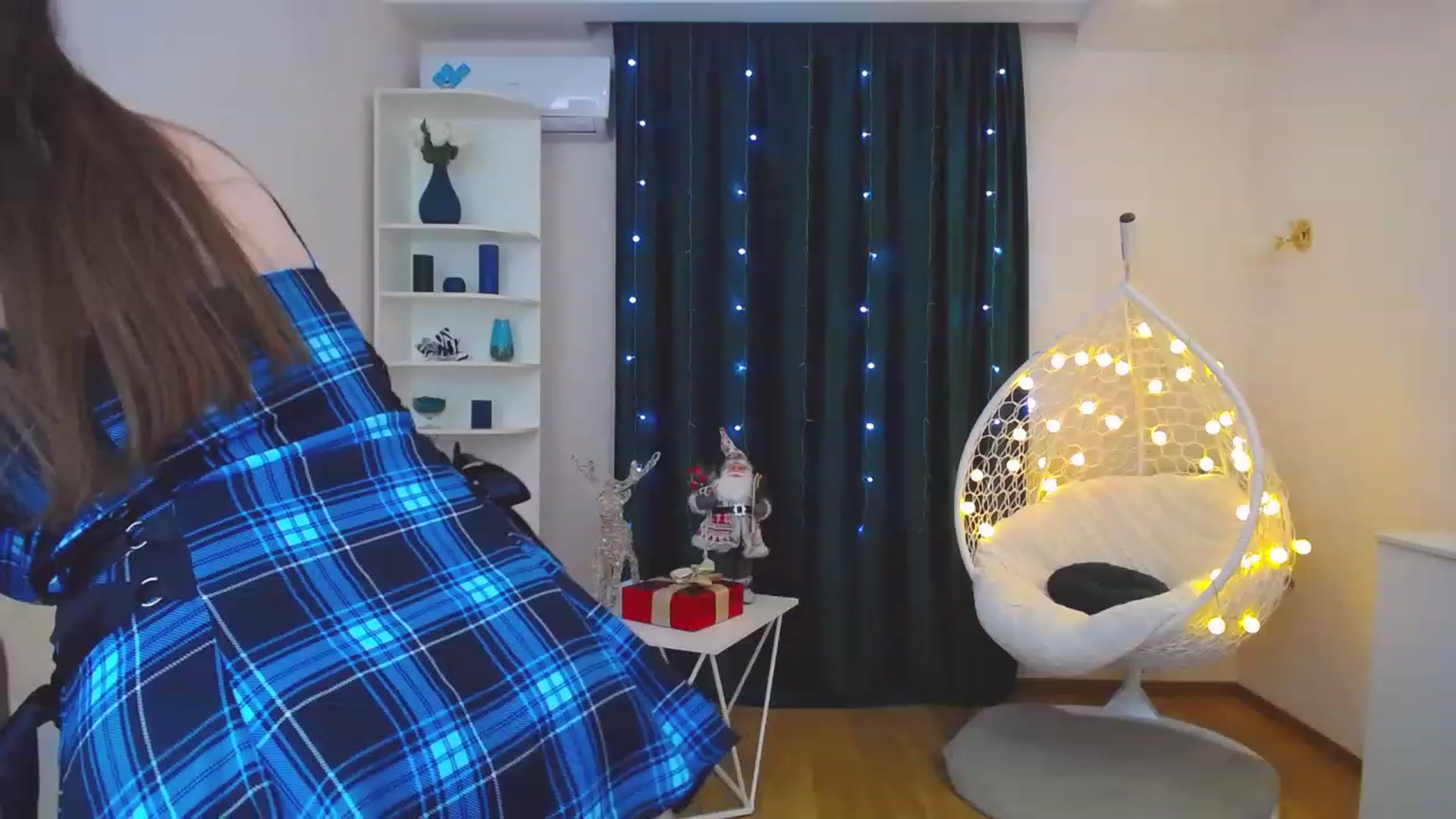 Gallery image thumbnail from AdmireMyEyes's myfreecams stream on, 12/29/2022, 08:50 image 8 of 20